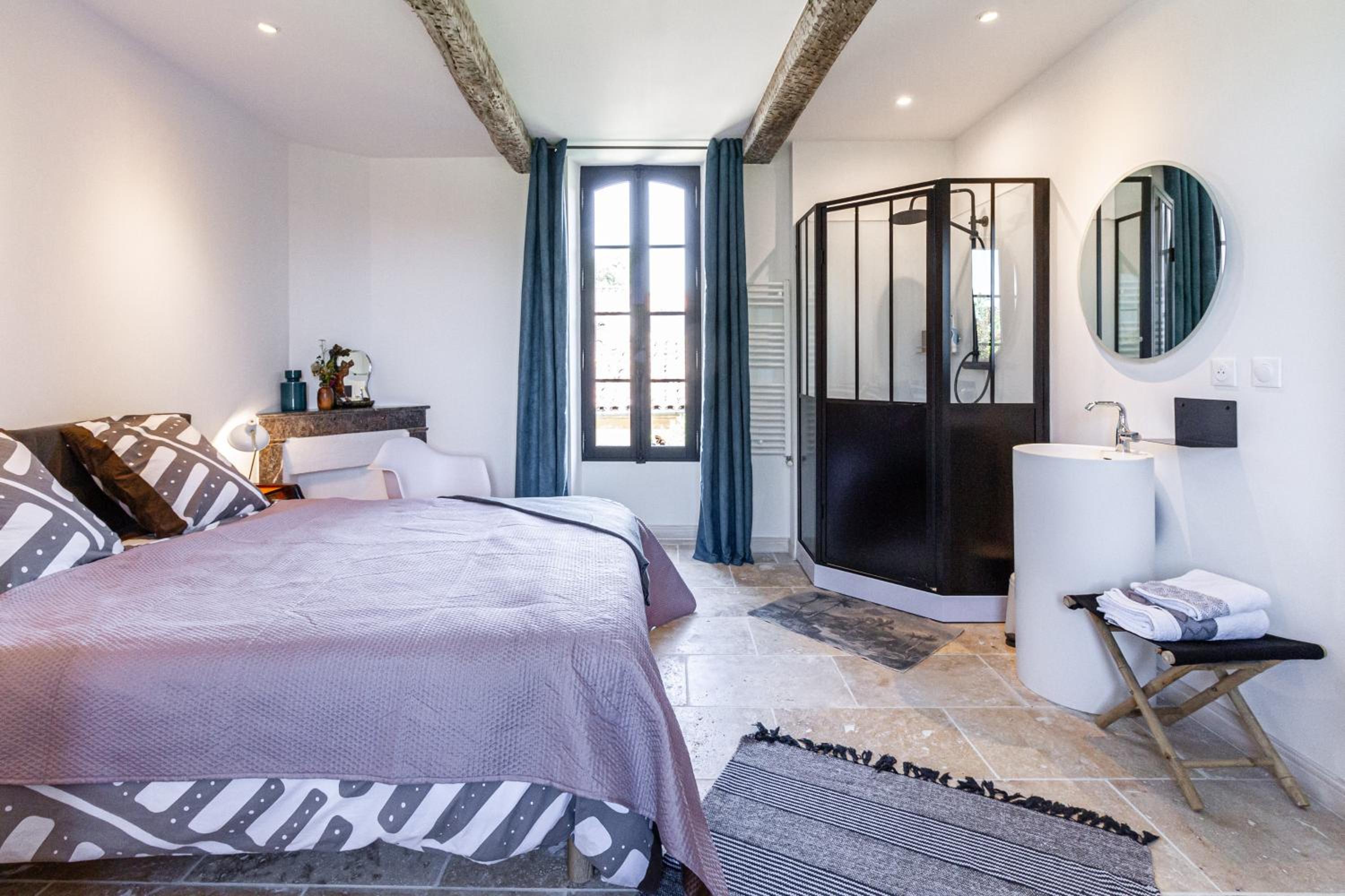 Queen Room with Garden View - Photo 1