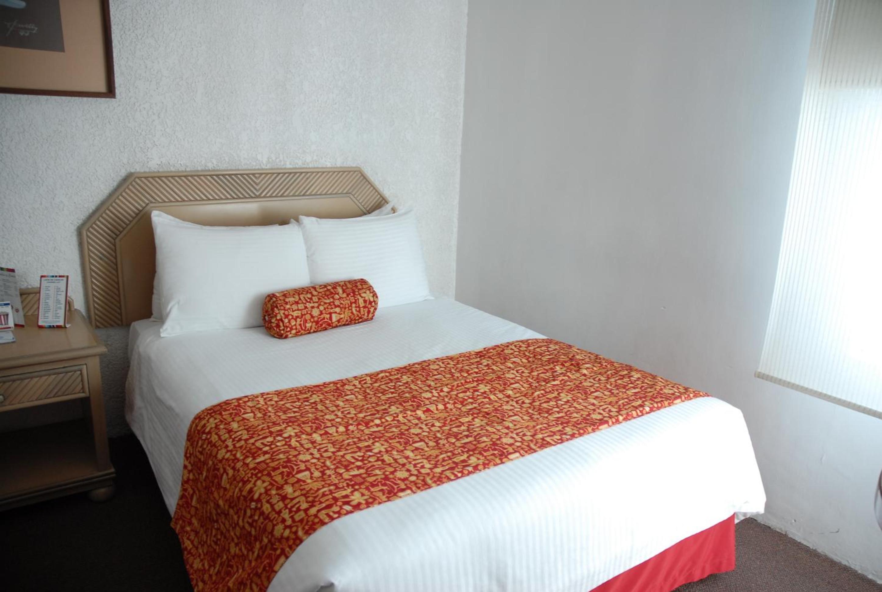 Standard Room with 2 Double Beds - Photo 10