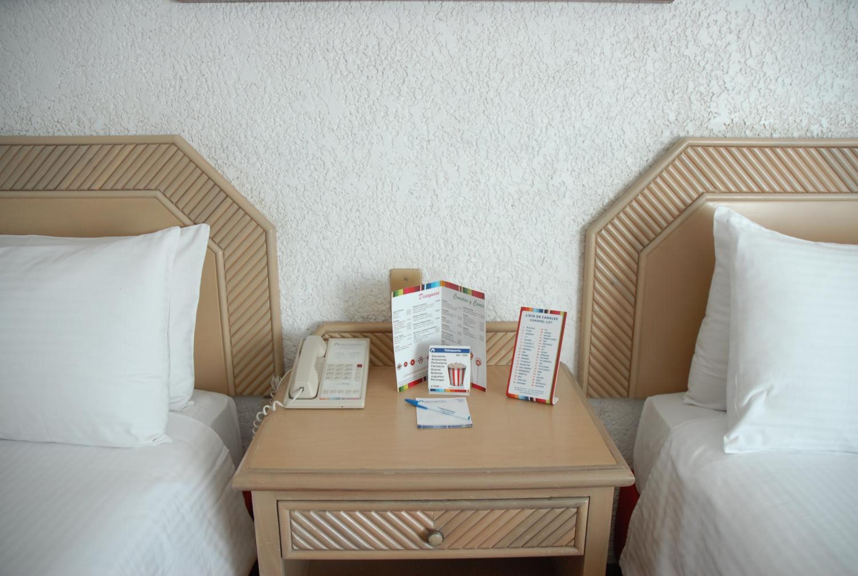Standard Room with 2 Double Beds - Photo 9