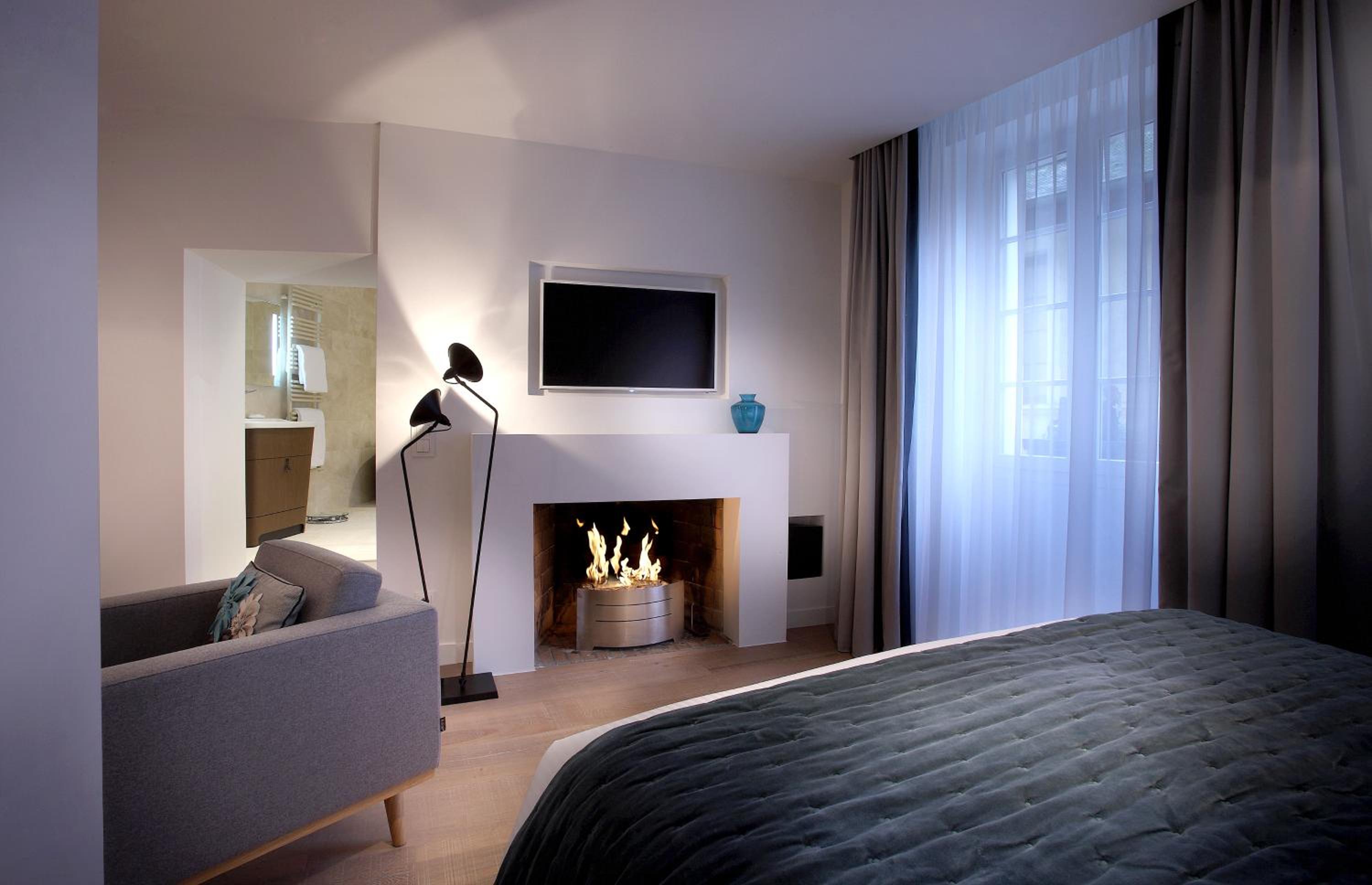 Junior Suite with Balcony - Photo 4