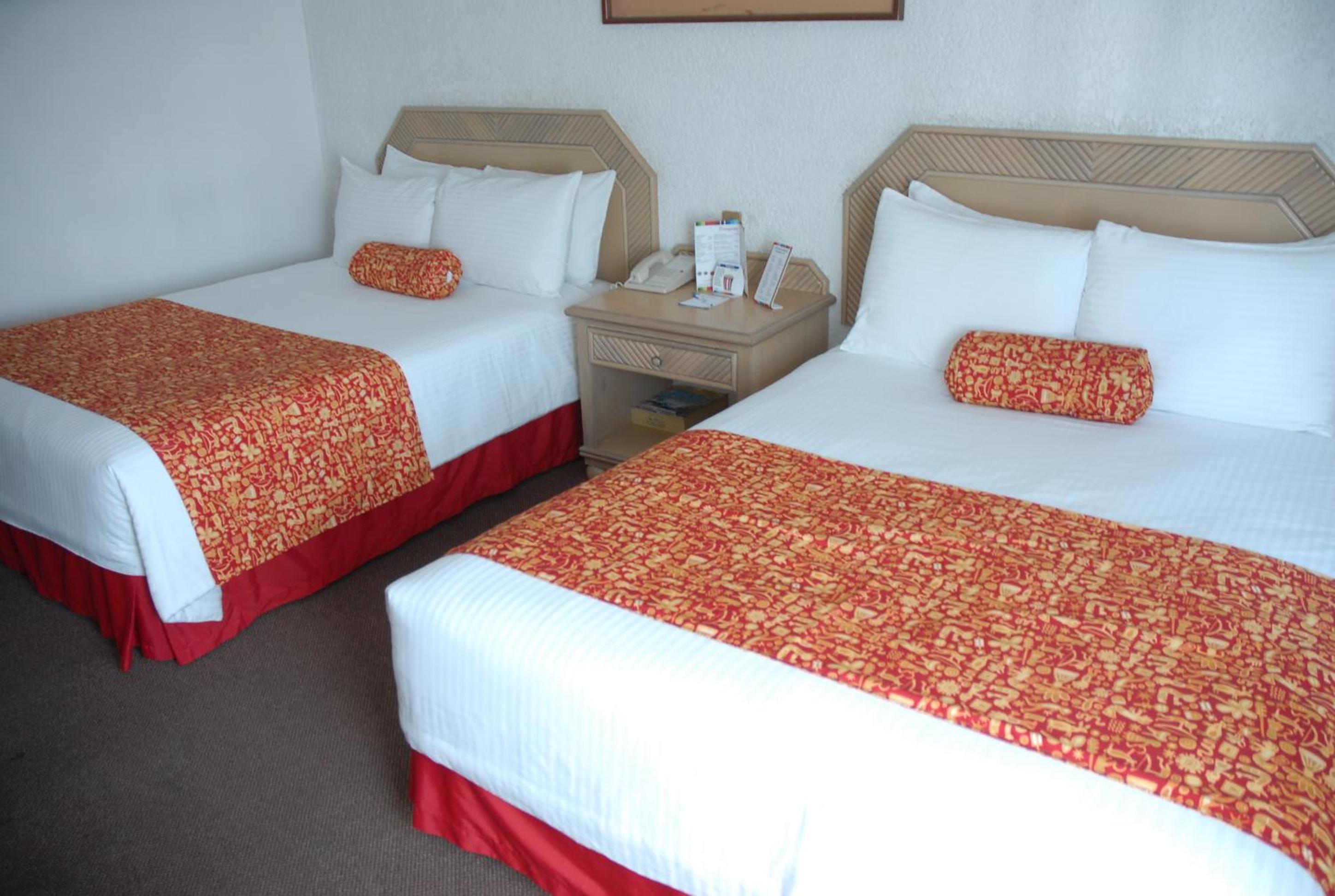 Standard Room with 2 Double Beds - Photo 8