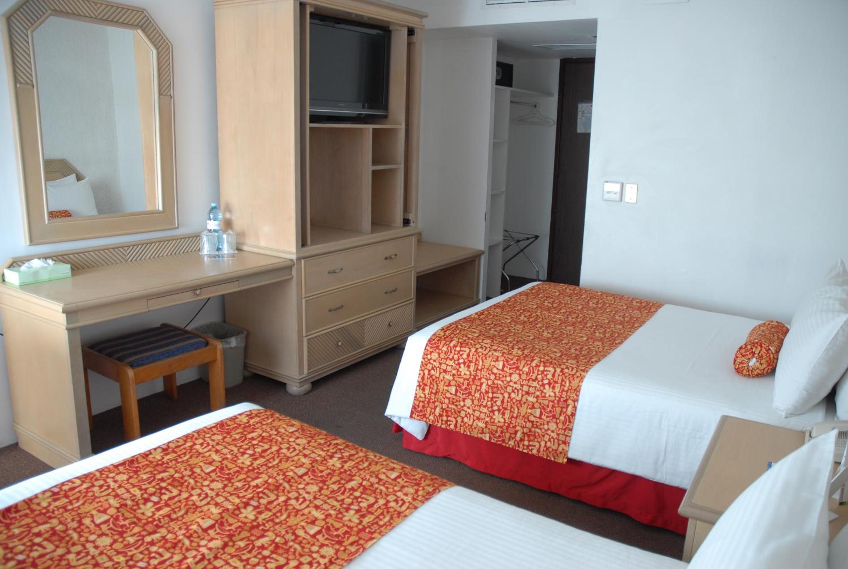 Standard Room with 2 Double Beds - Photo 7
