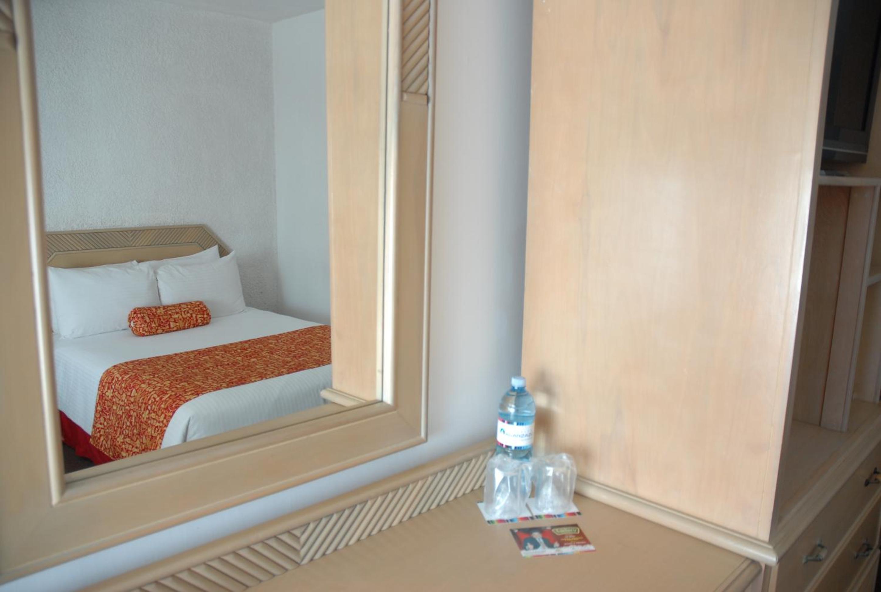Standard Room with 2 Double Beds - Photo 6