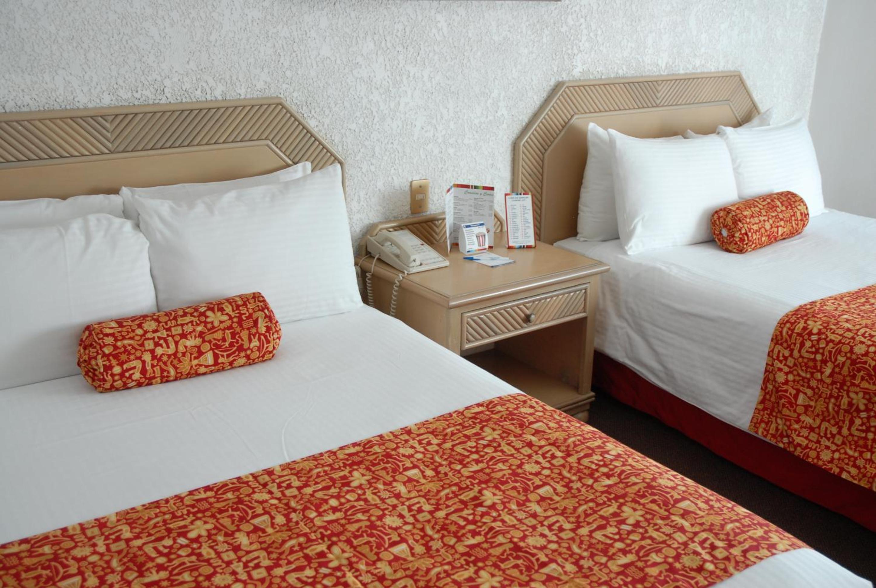 Standard Room with 2 Double Beds - Photo 5