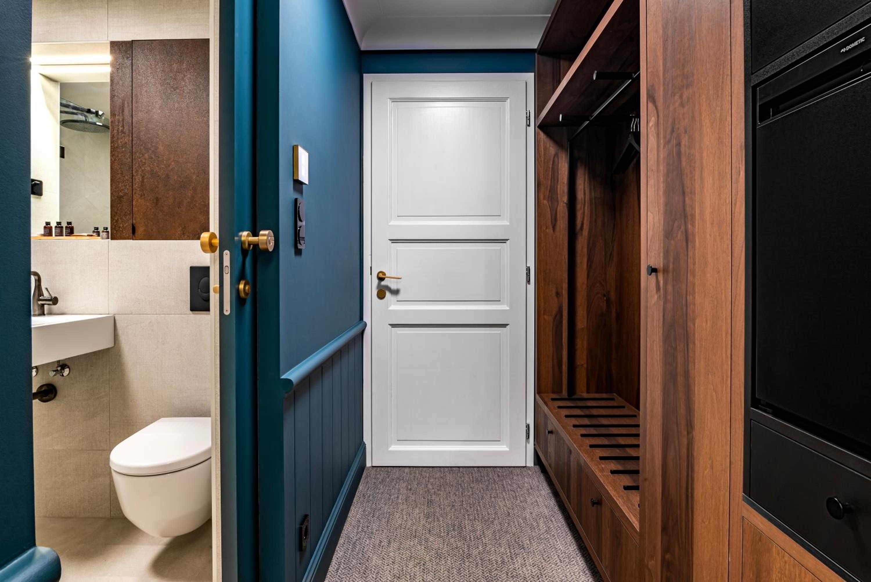 Deluxe Double or Twin Room - Photo 5