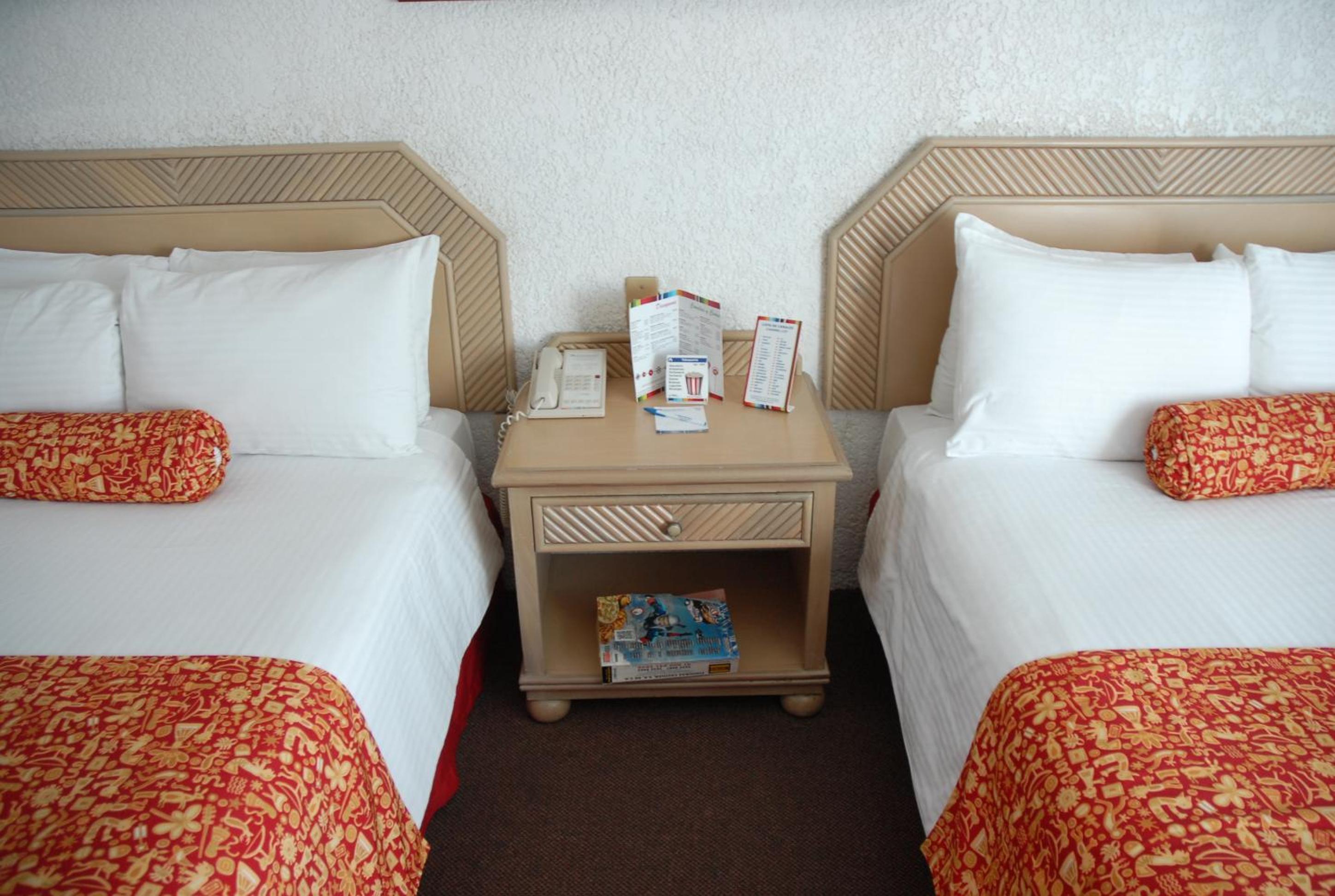 Standard Room with 2 Double Beds - Photo 4
