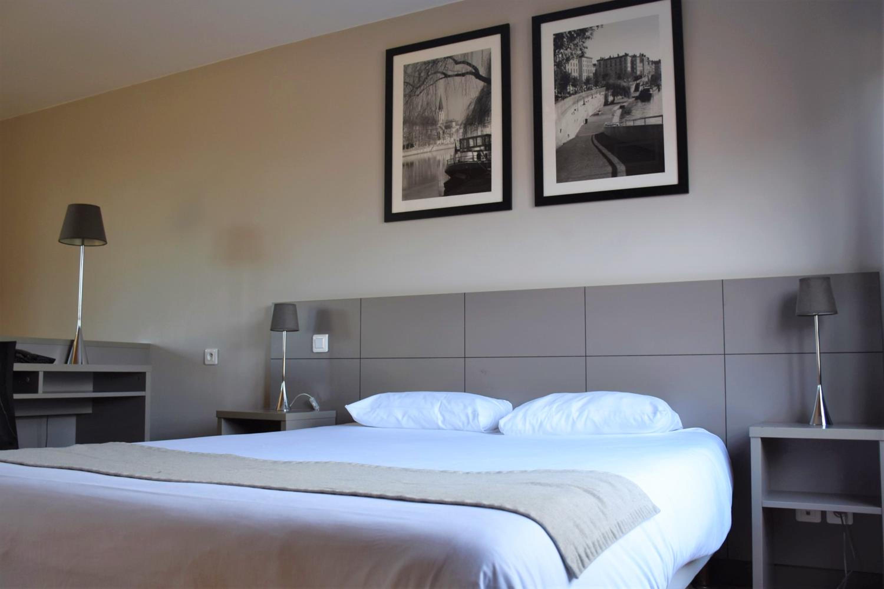 Executive Double Room - Photo 11