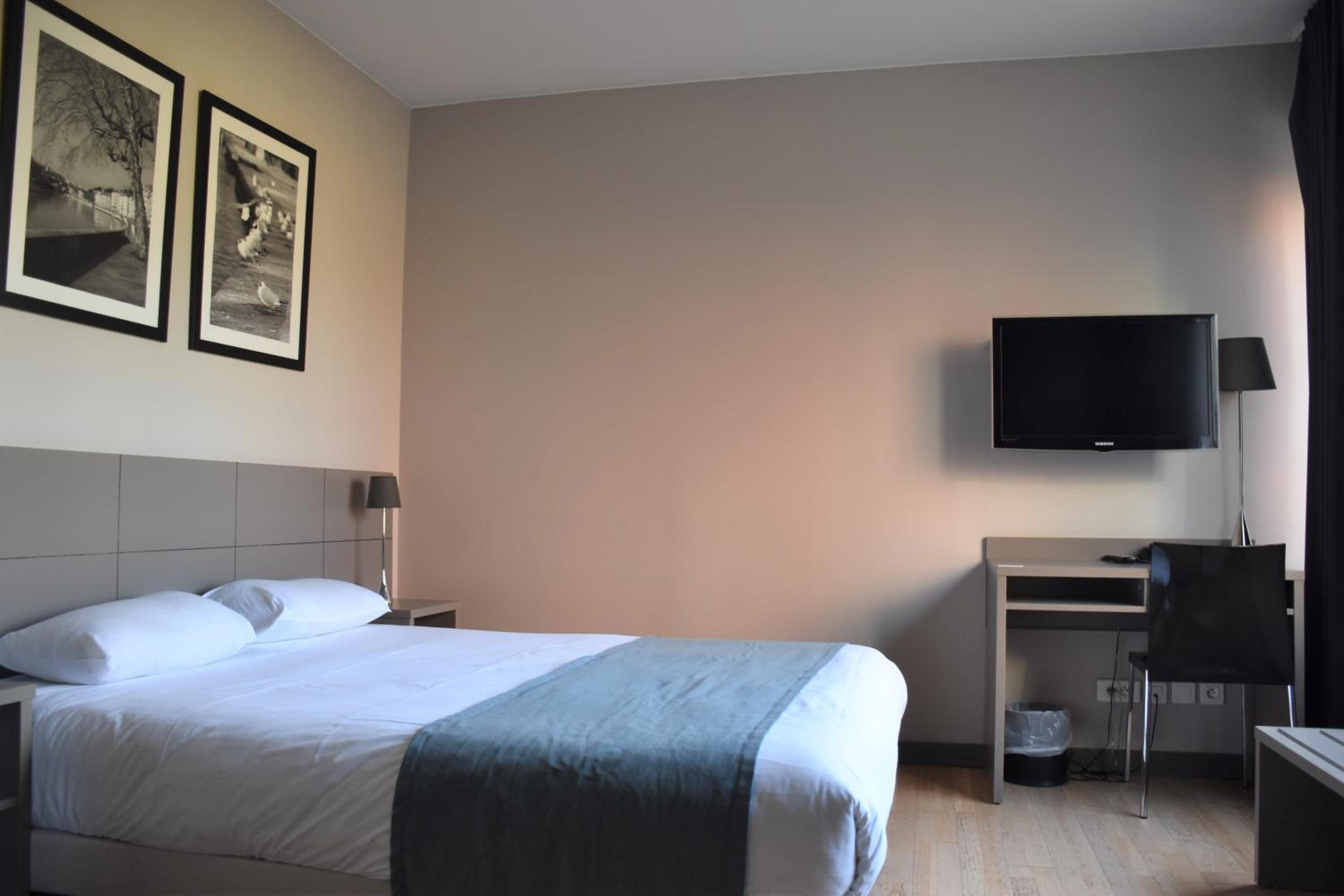 Standard Queen Room - Photo 1
