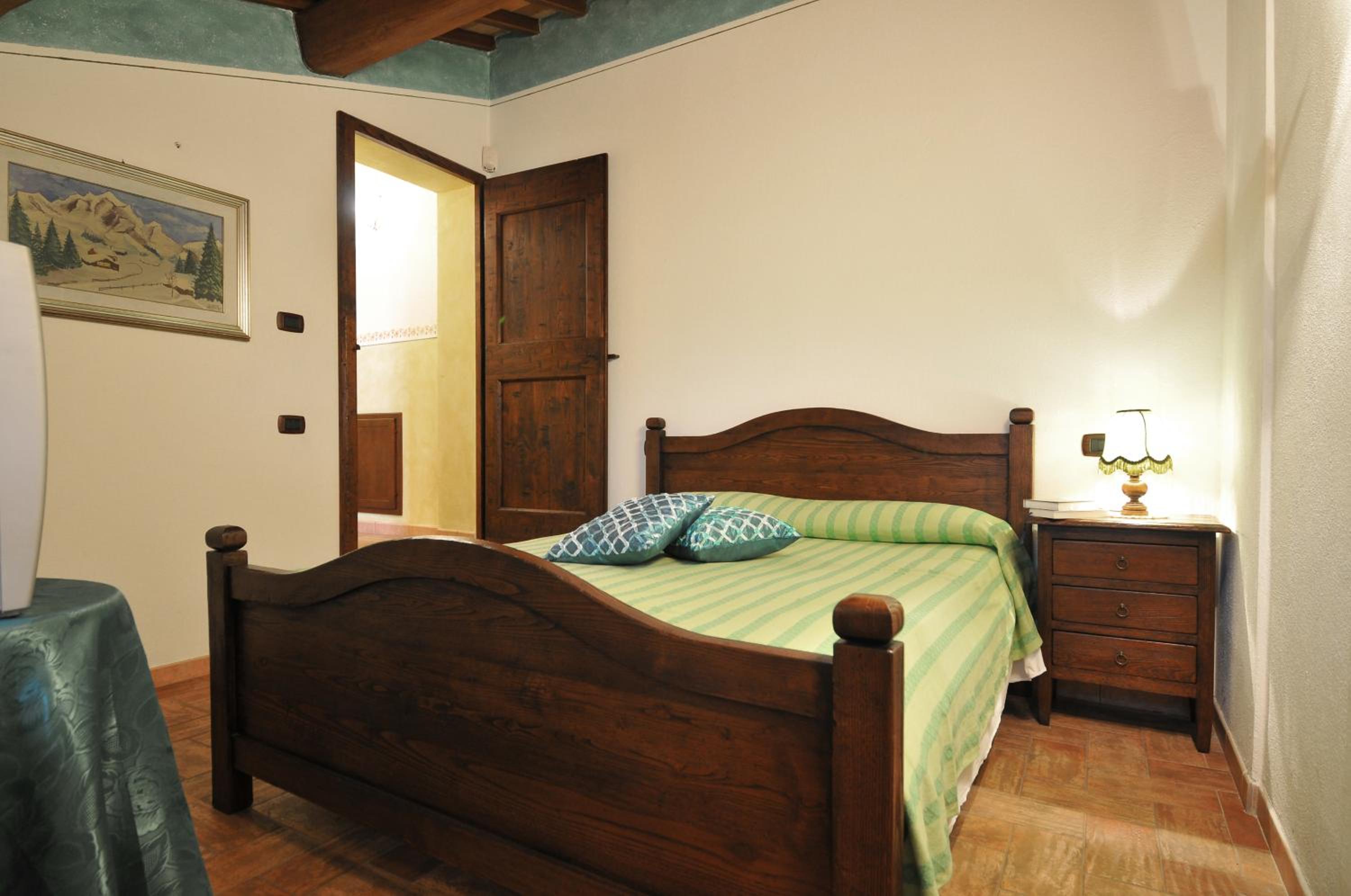 One-Bedroom Apartment - Photo 8