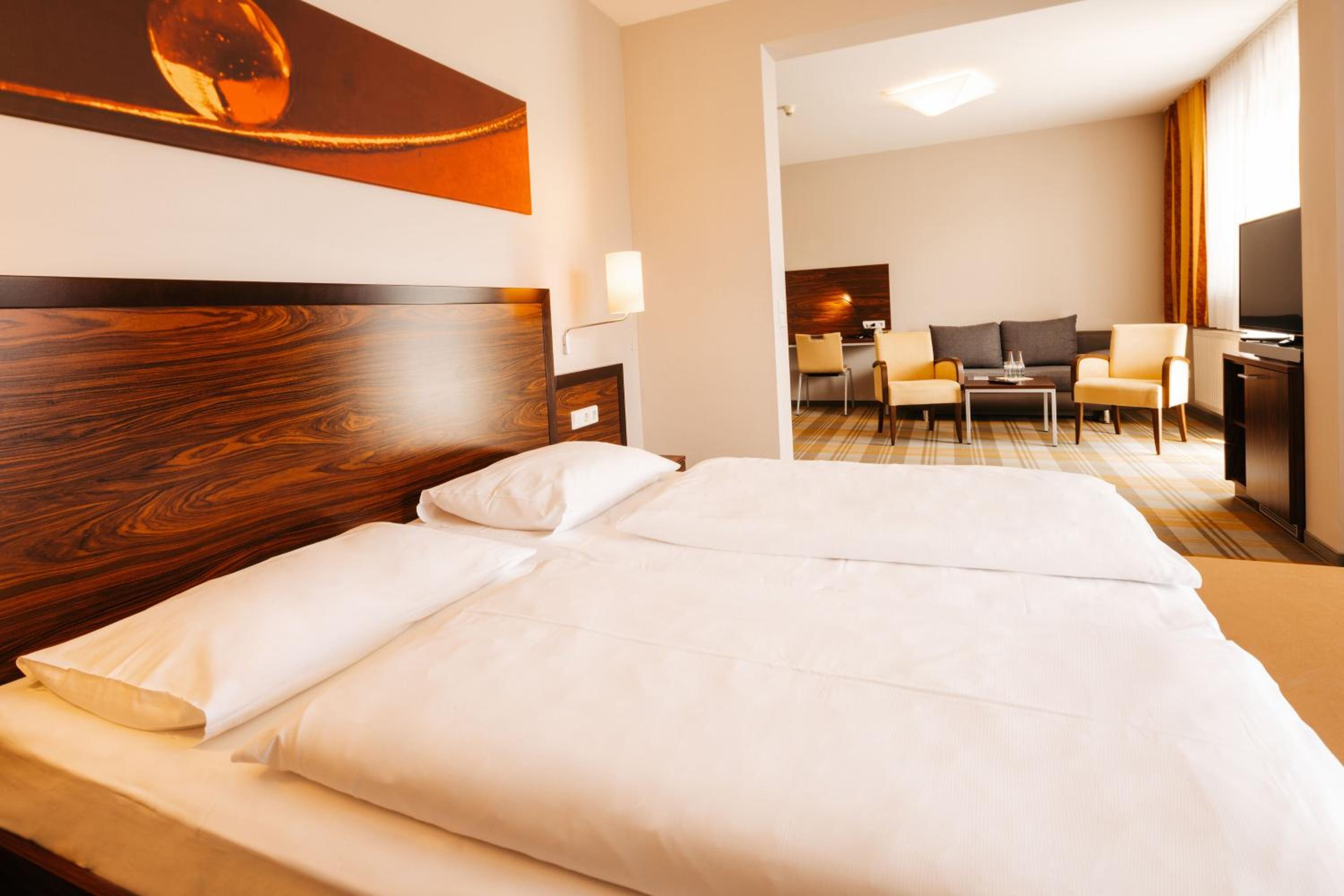 Suite - Photo 10