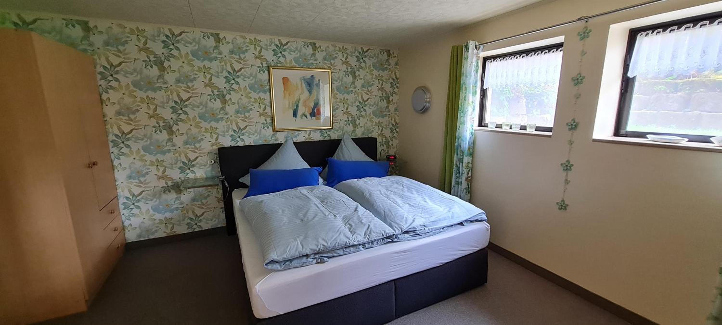 One-Bedroom Apartment with Shower photo 1
