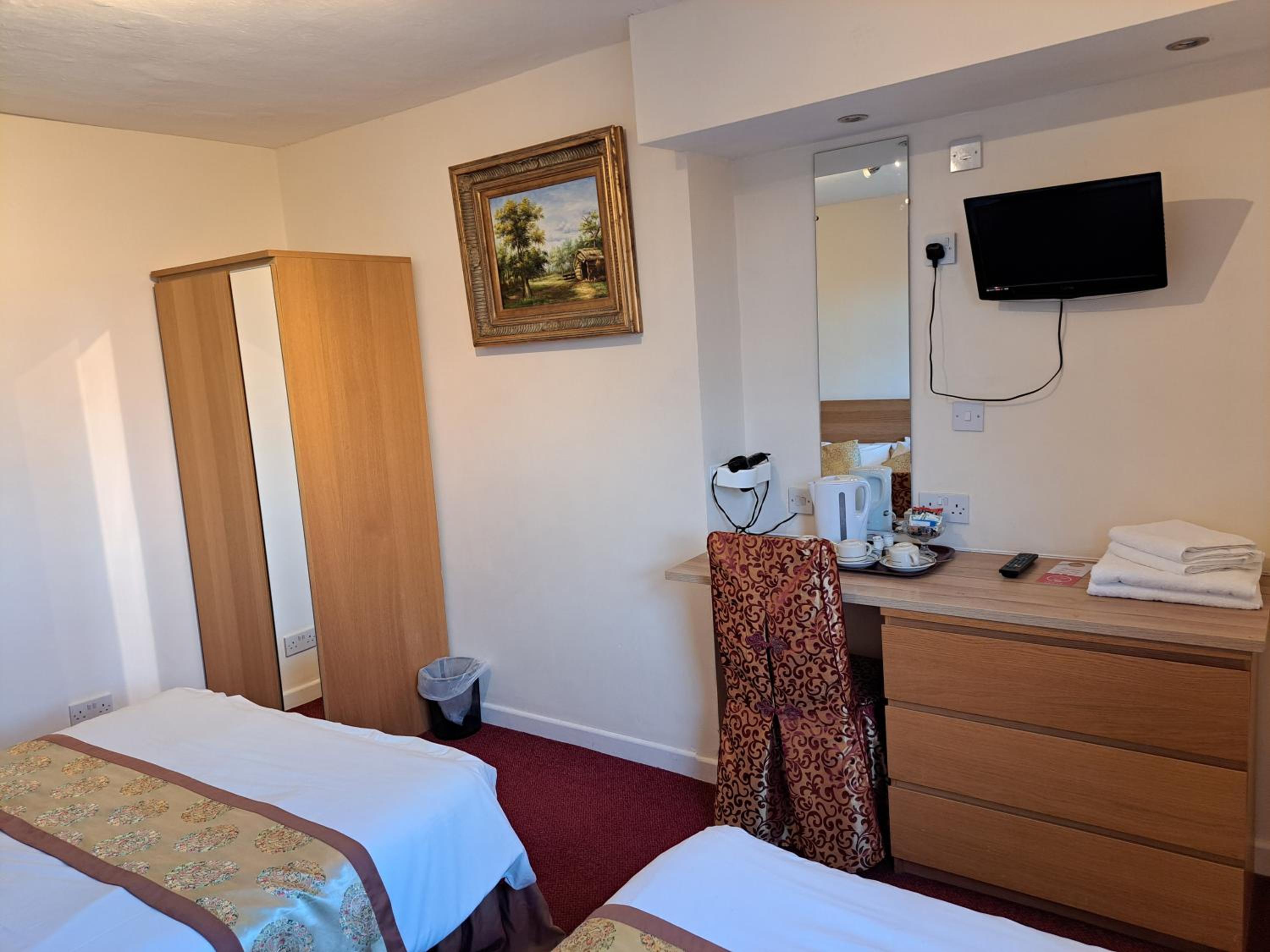 Twin Room - Photo 2