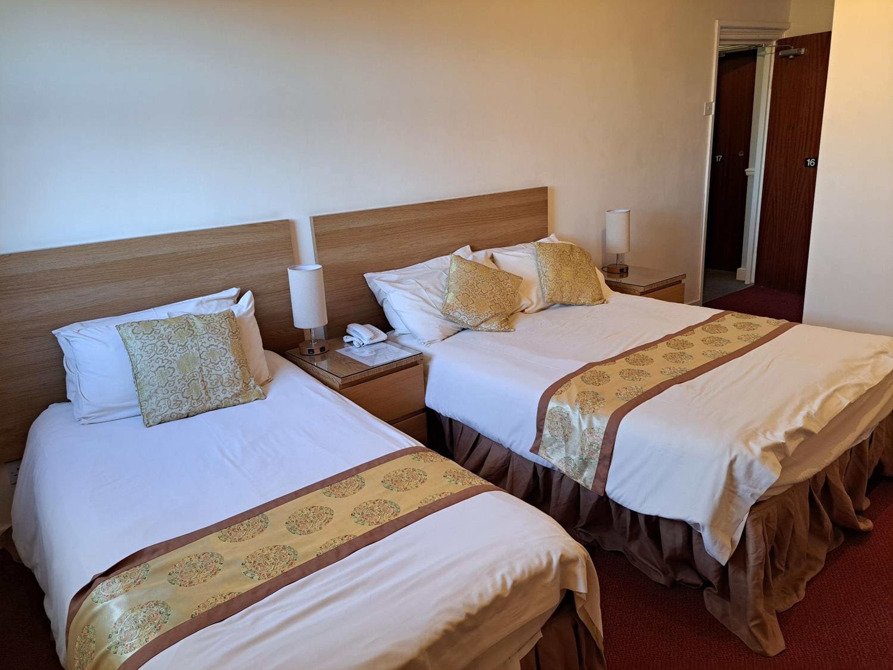 Twin Room - Photo 1