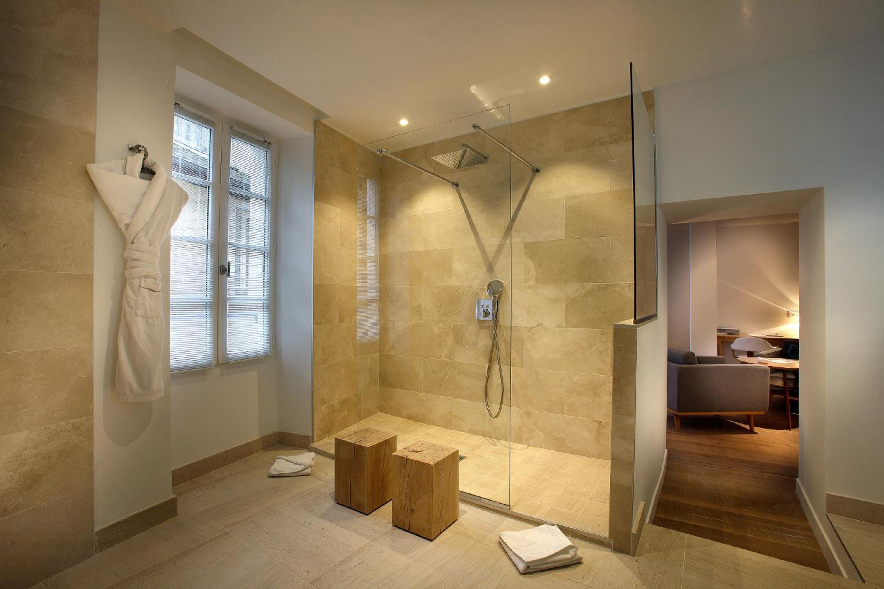 Junior Suite with Balcony - Photo 2