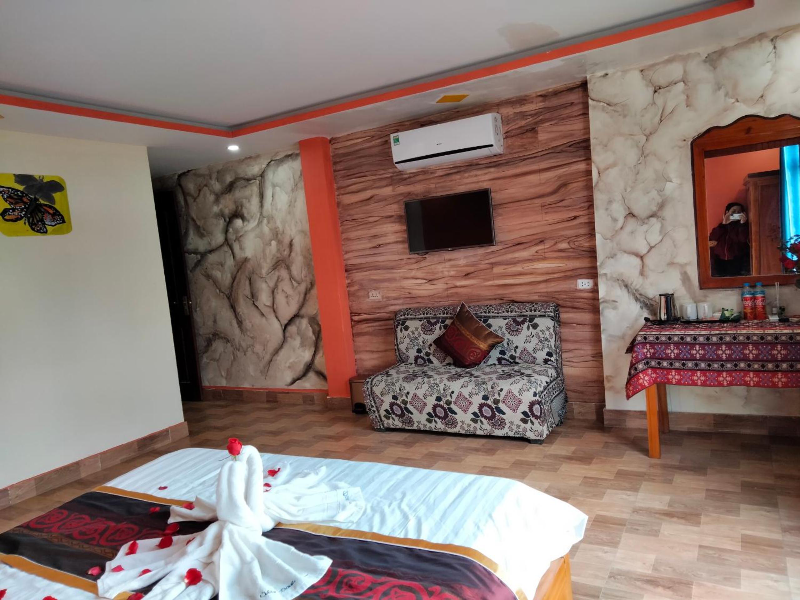 Family Room with Balcony photo 2