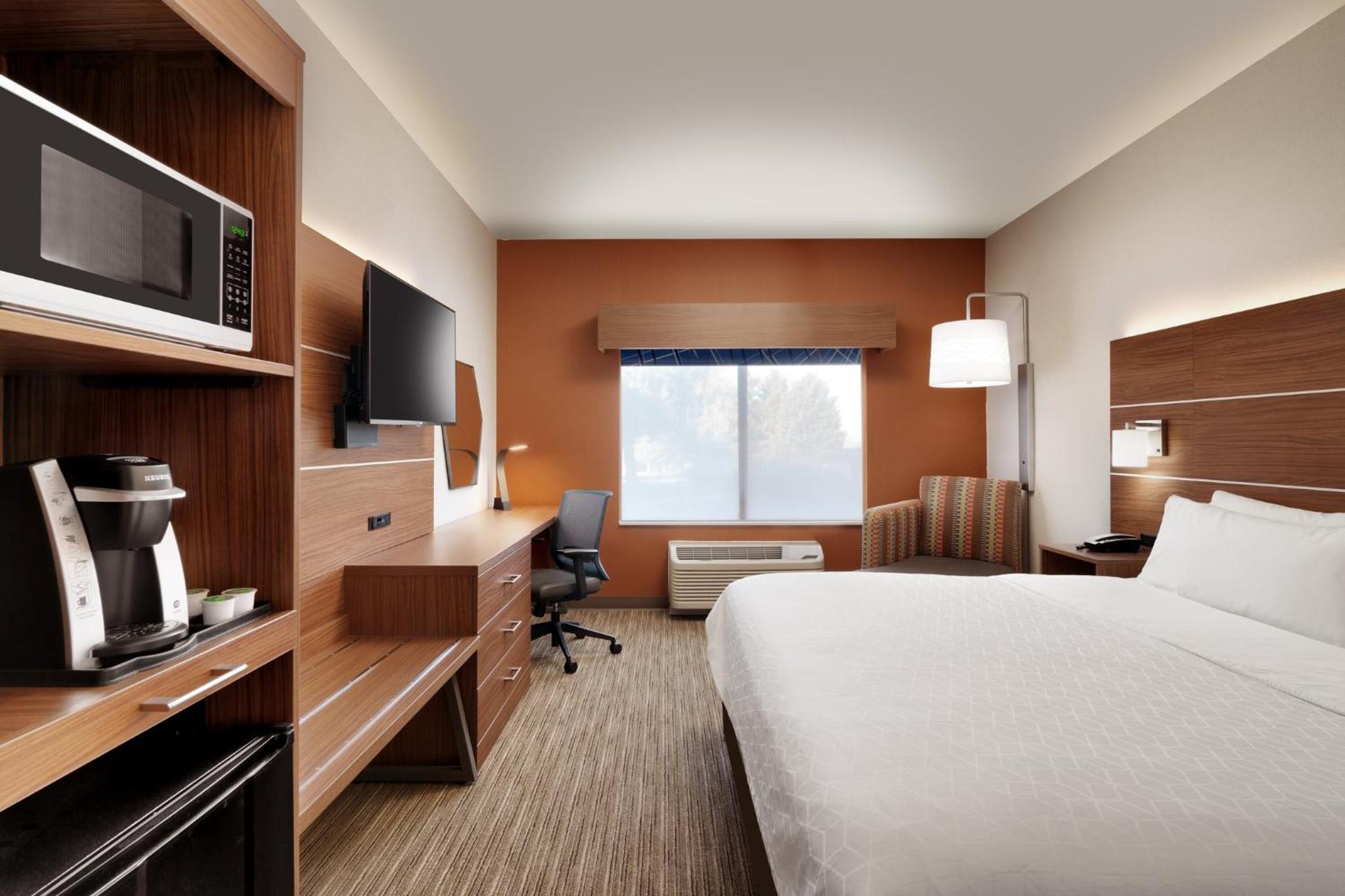 Standard King Room - Photo 7