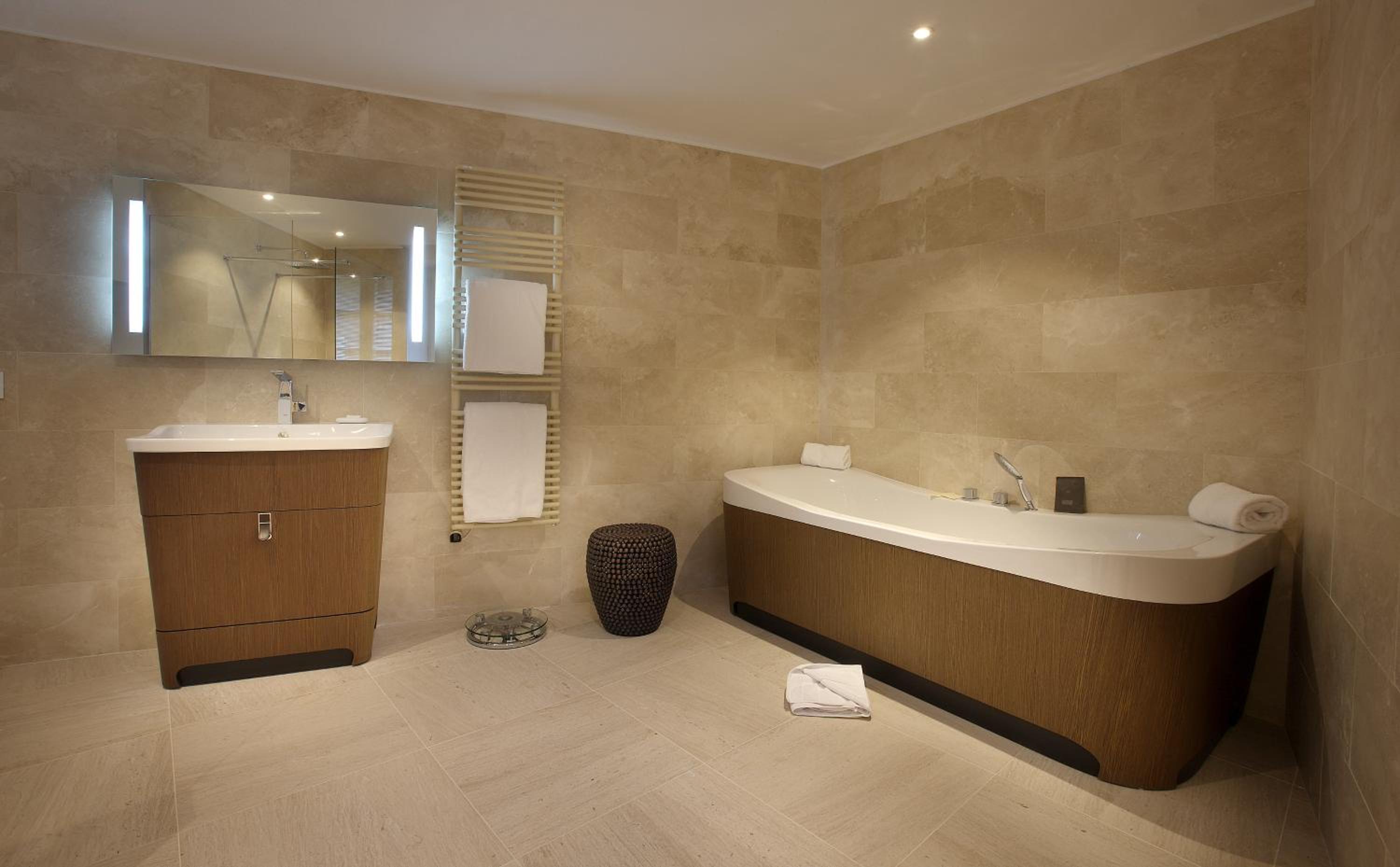 Junior Suite with Balcony - Photo 3