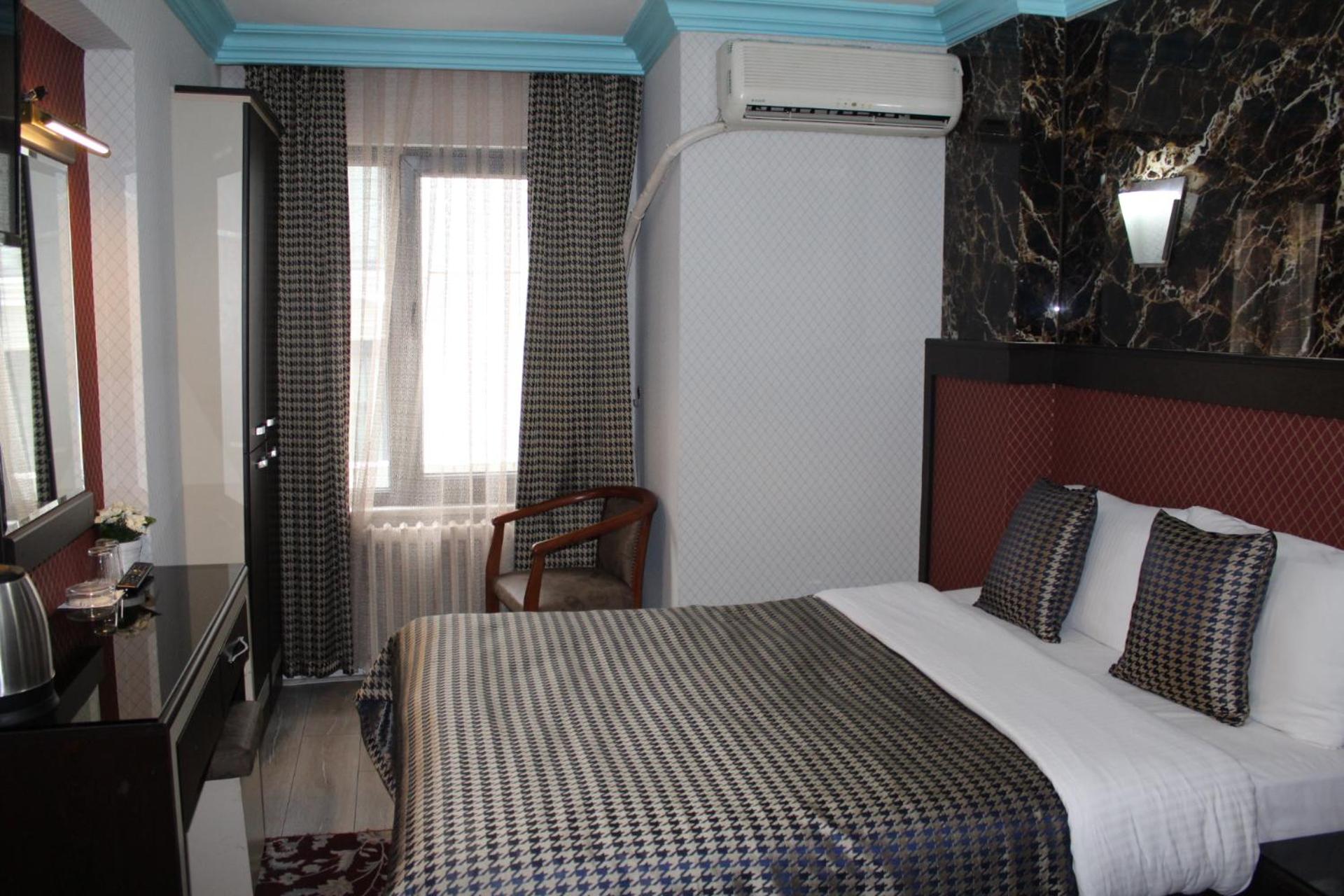 Standard Double or Twin Room photo 2