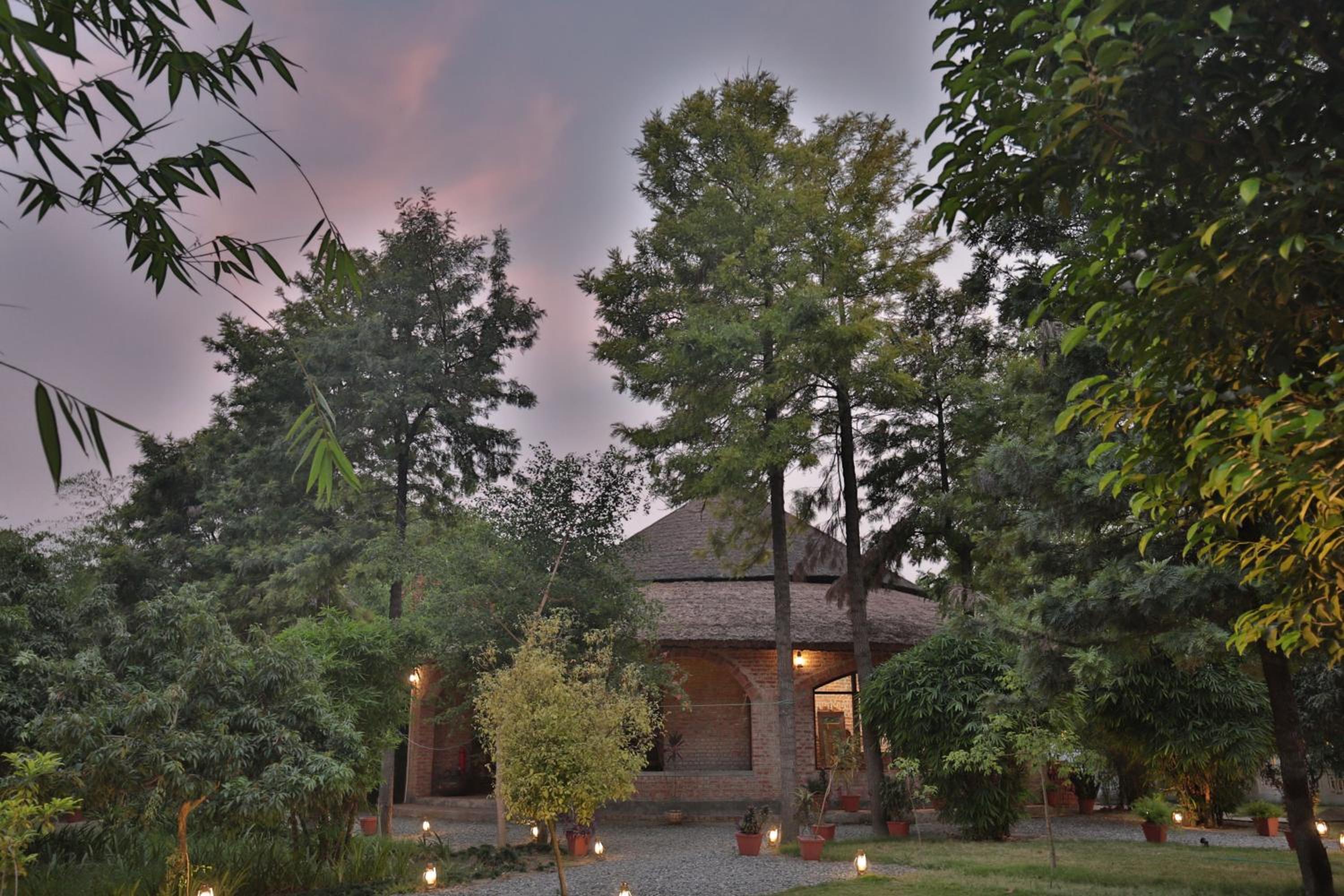 Brick Villa With King Bed photo 2