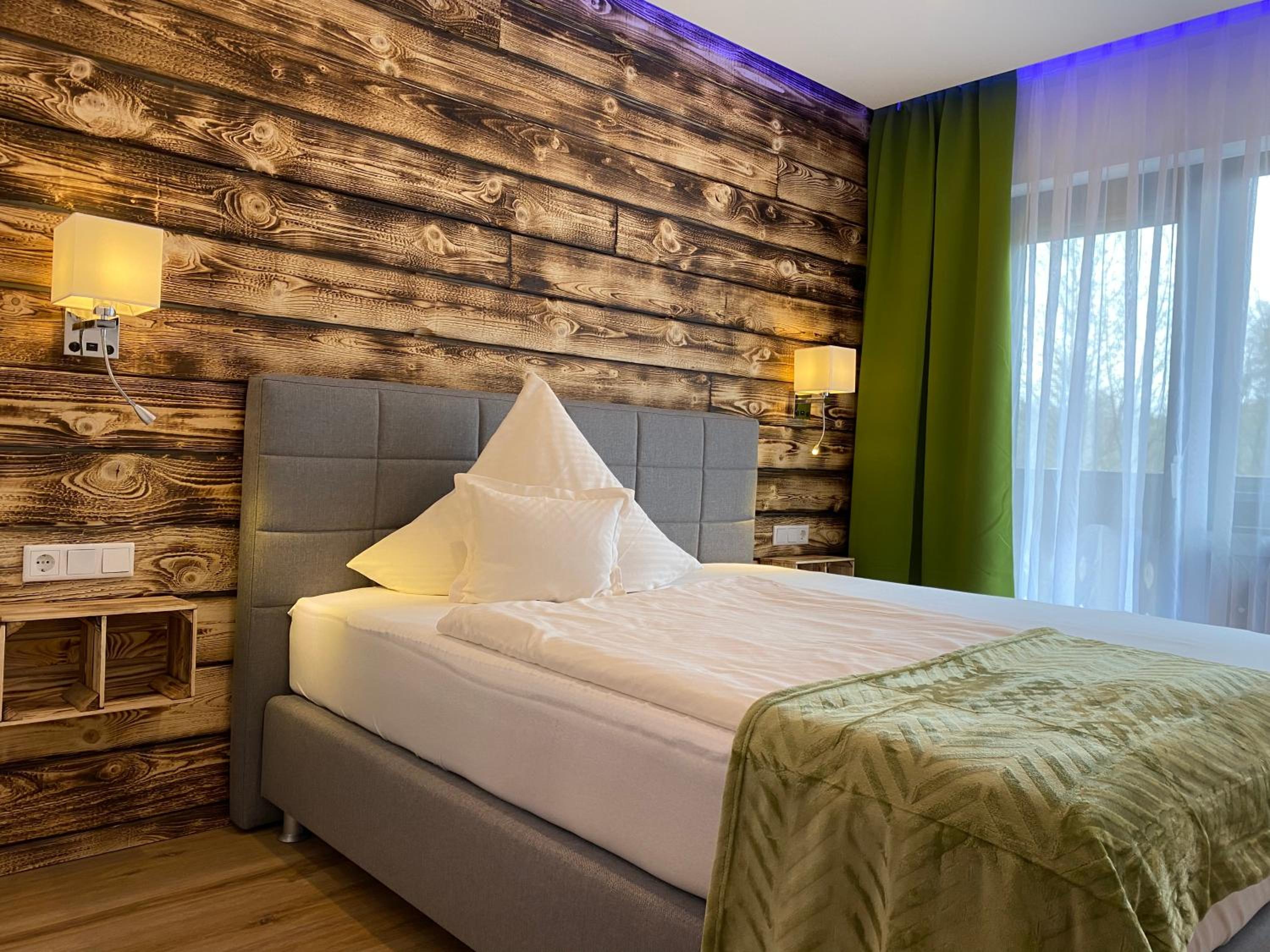 Double Room with Balcony (2 Adults + 1 Child) - Photo 3