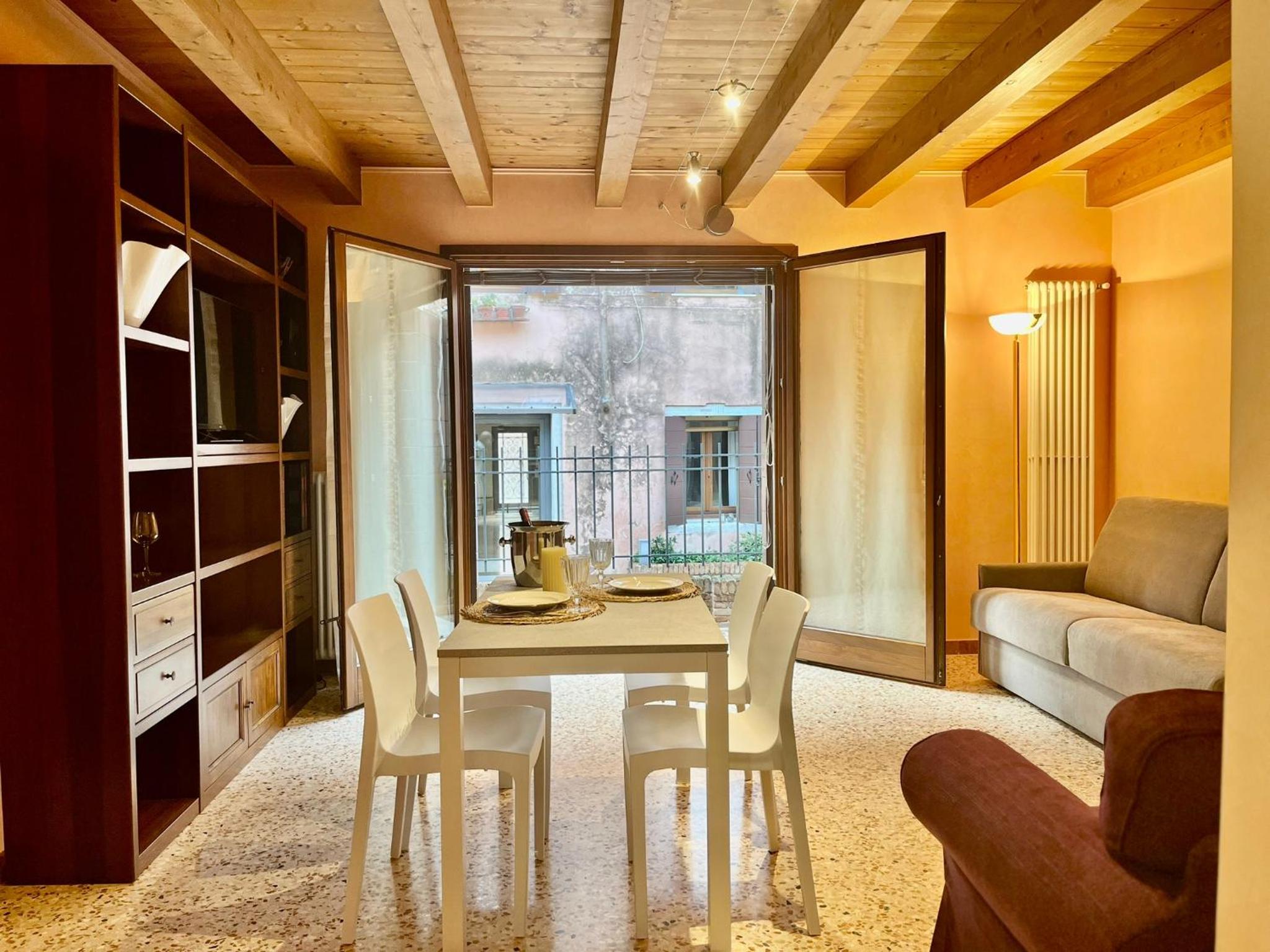 One-Bedroom House photo 1