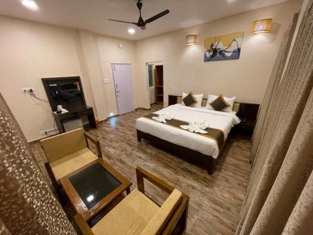 Double Room with Balcony - Photo 2