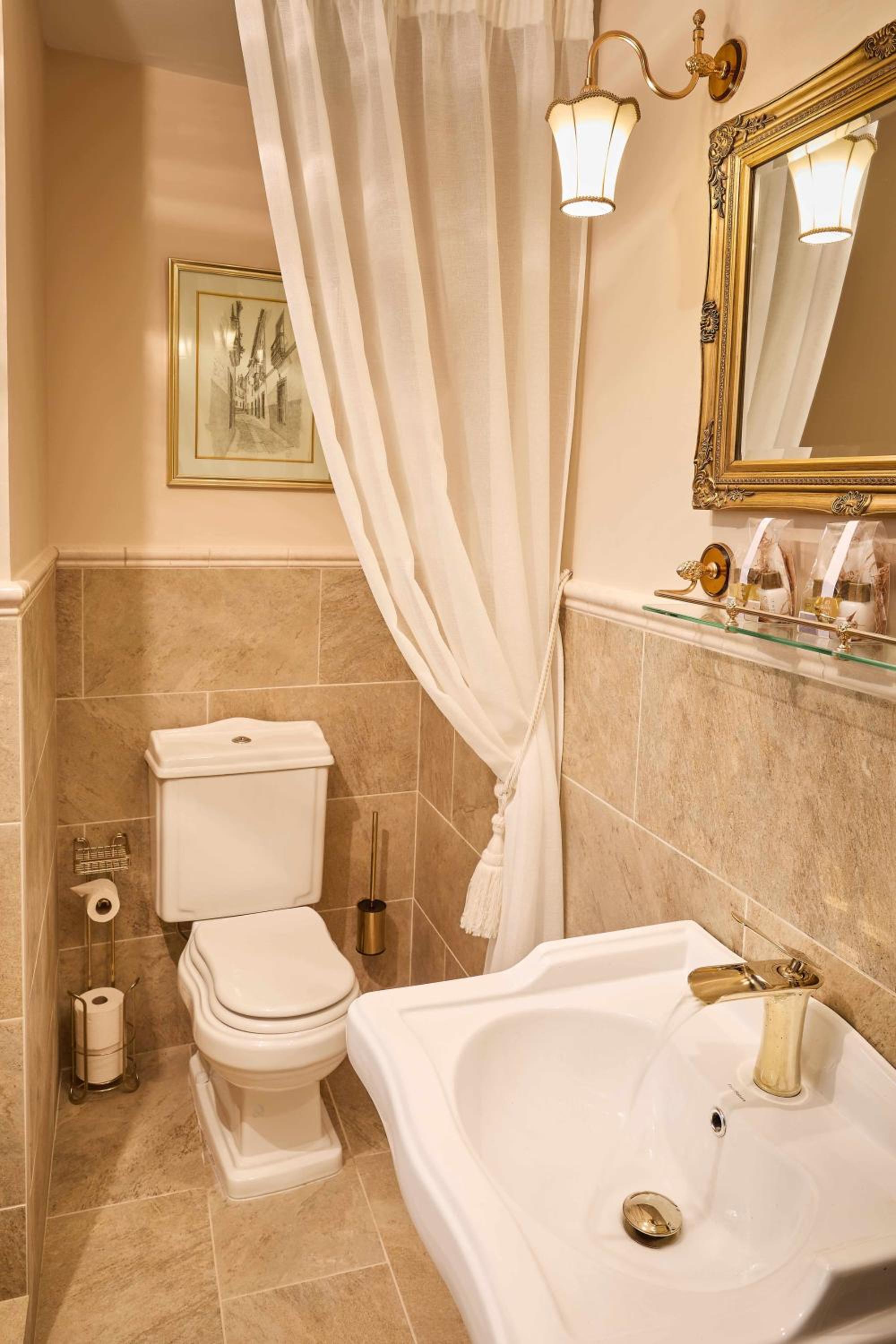 Deluxe Double Room with Balcony - Photo 19