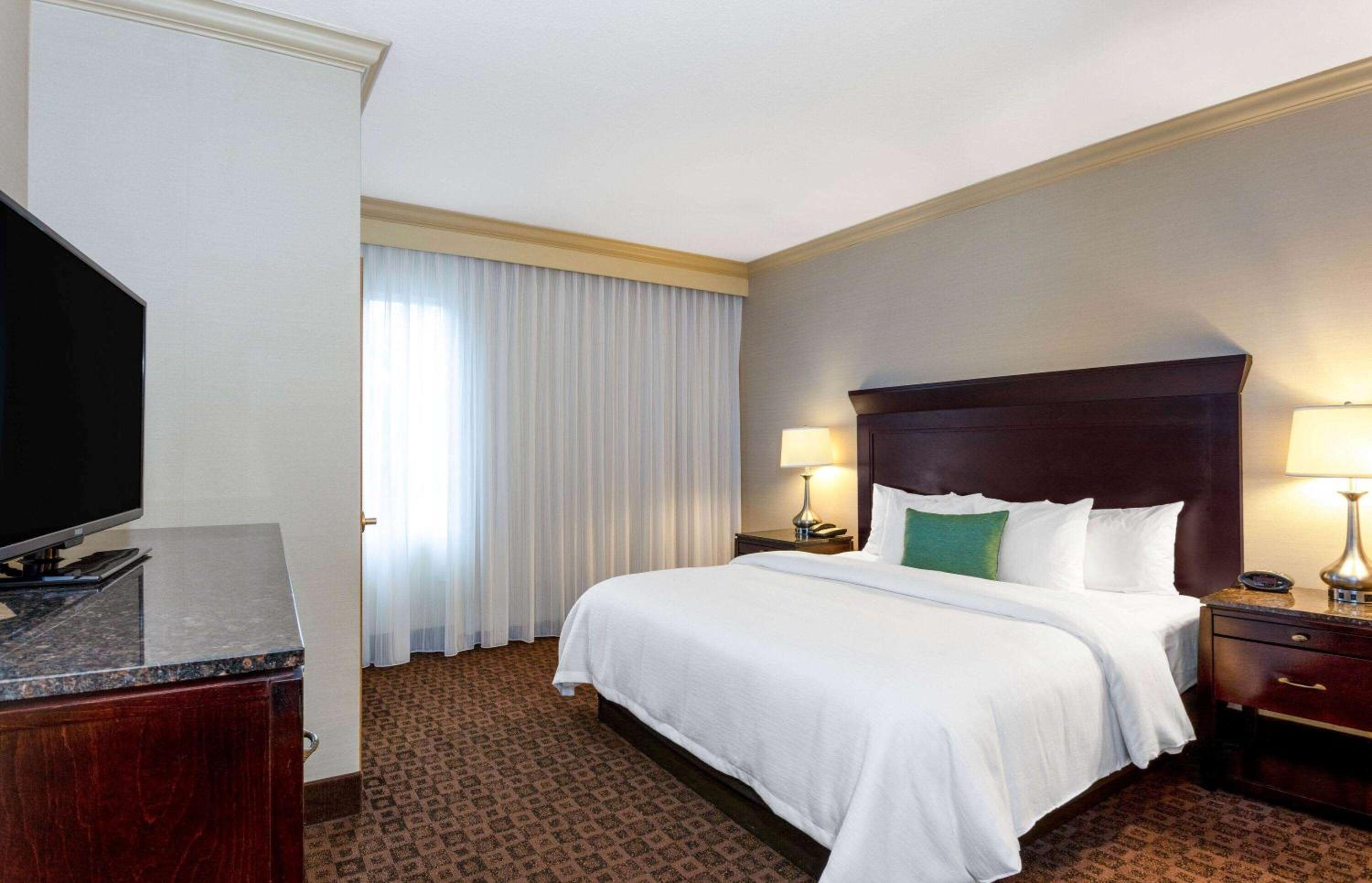 One-Bedroom King Suite - Non-Smoking - Photo 5