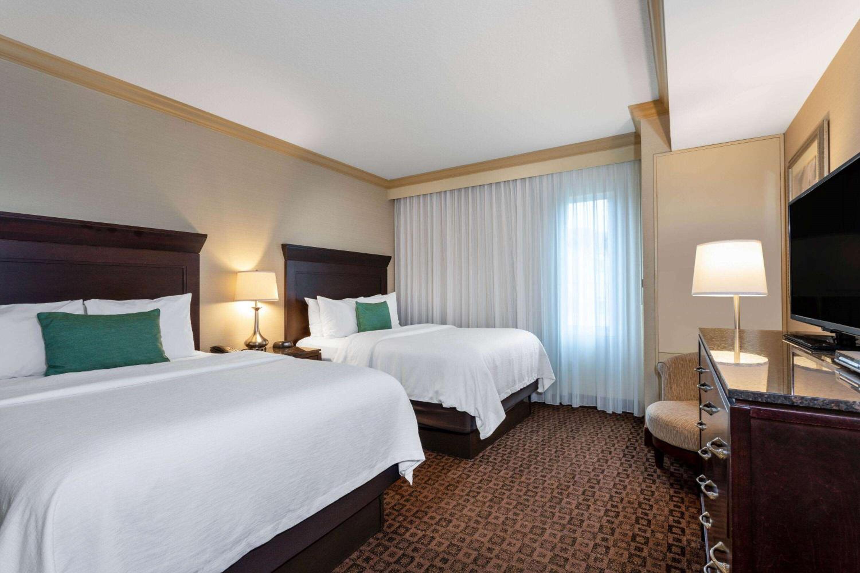2 Queen Beds and 1 King Bed, Two-Bedroom, Mobility Accessible Suite, Non-Smoking - Photo 3