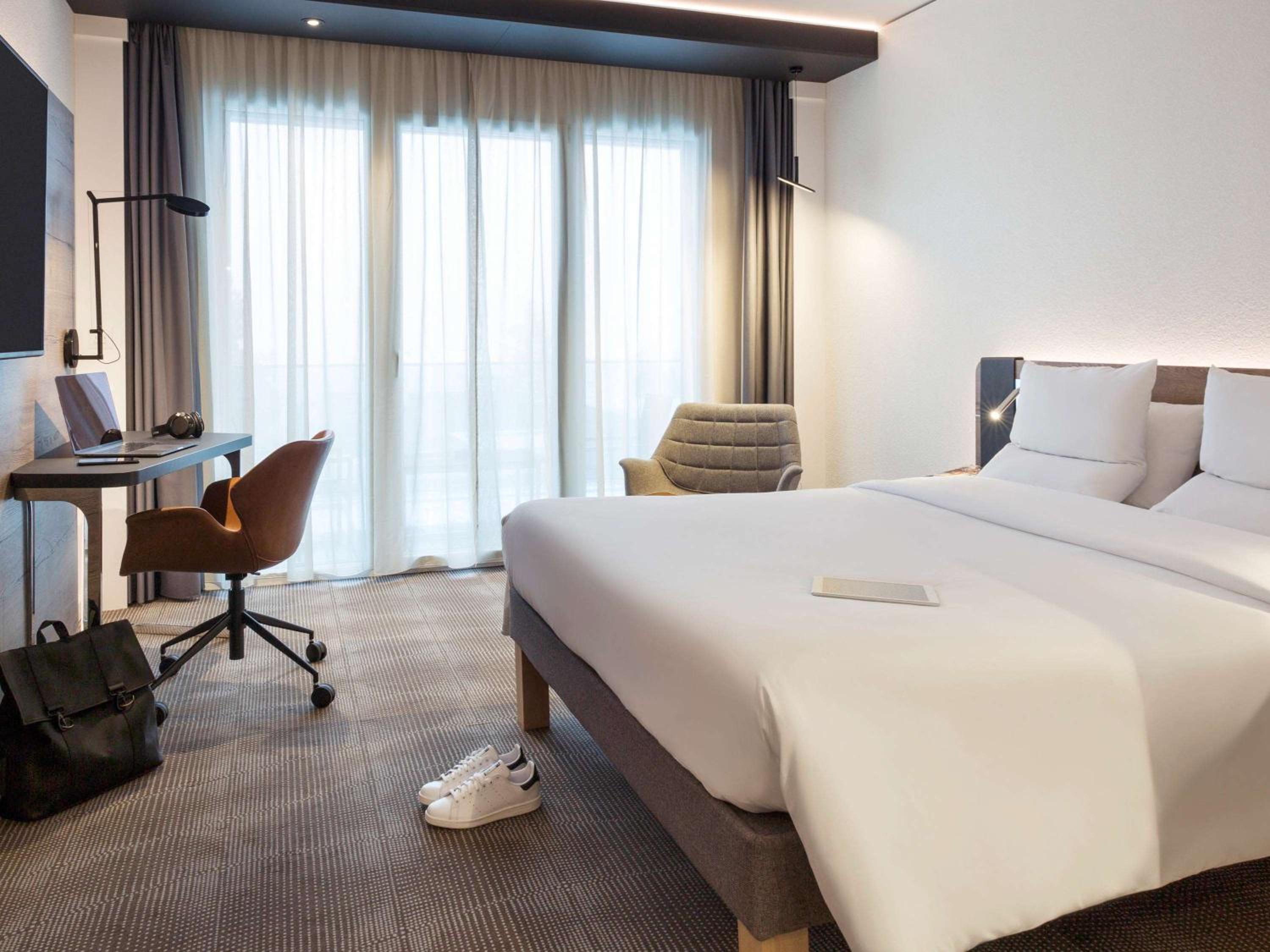 MyRoom by Nicolas & Joao: Rock N'Room / Executi ve Business Room