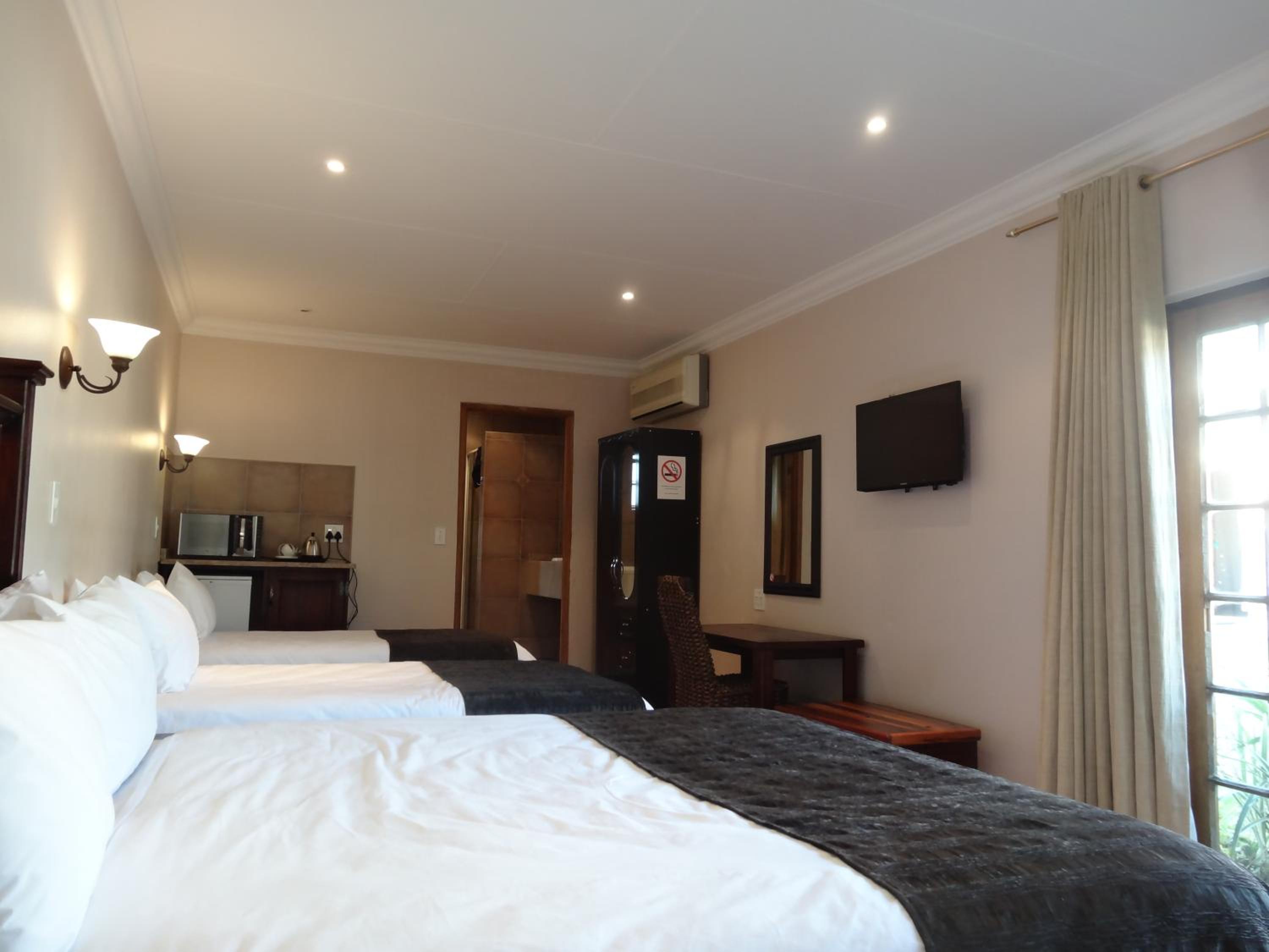 Luxury Family Room - Photo 2