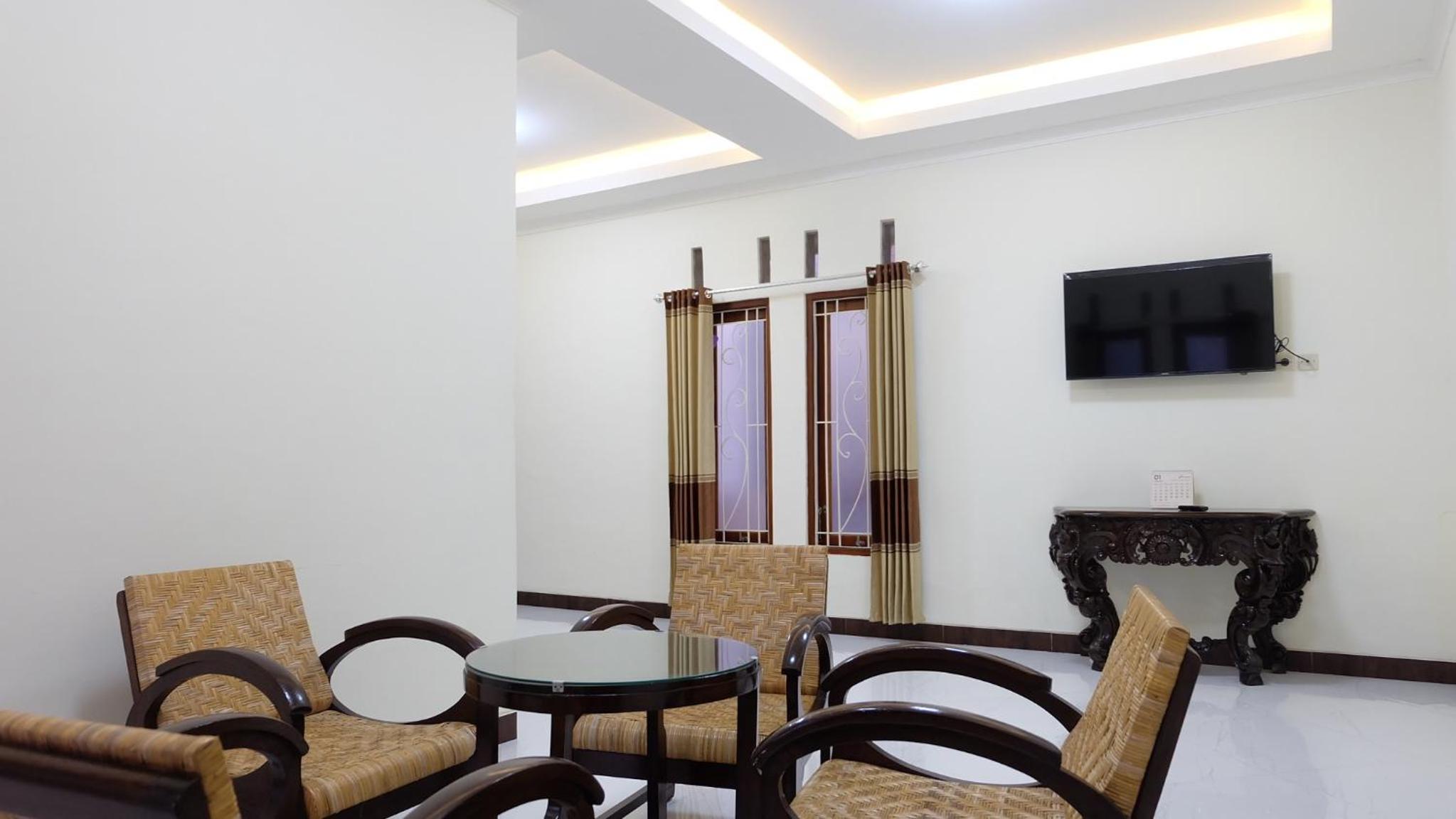 Villa photo 2