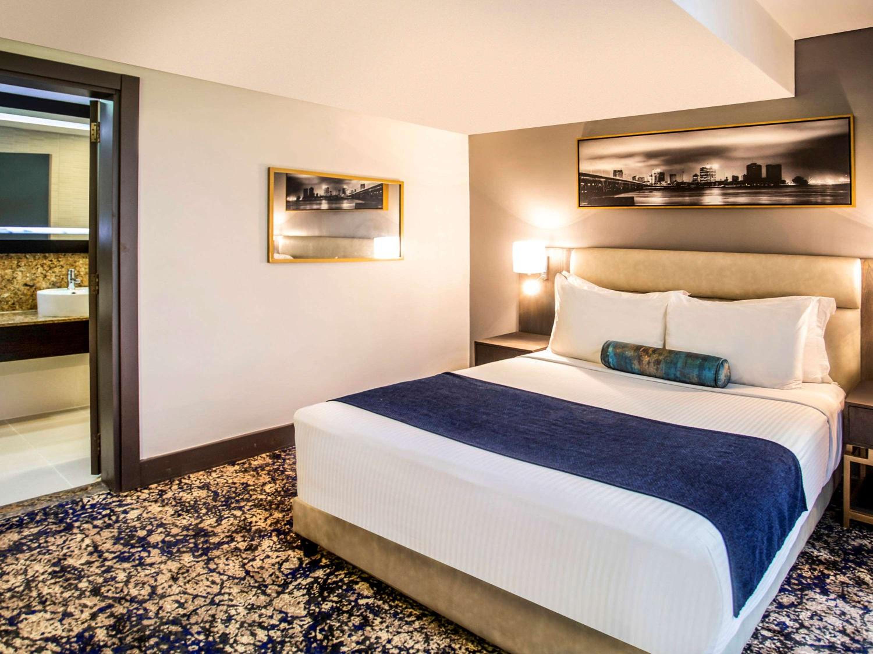 Executive Suite with One King Bed - Photo 9