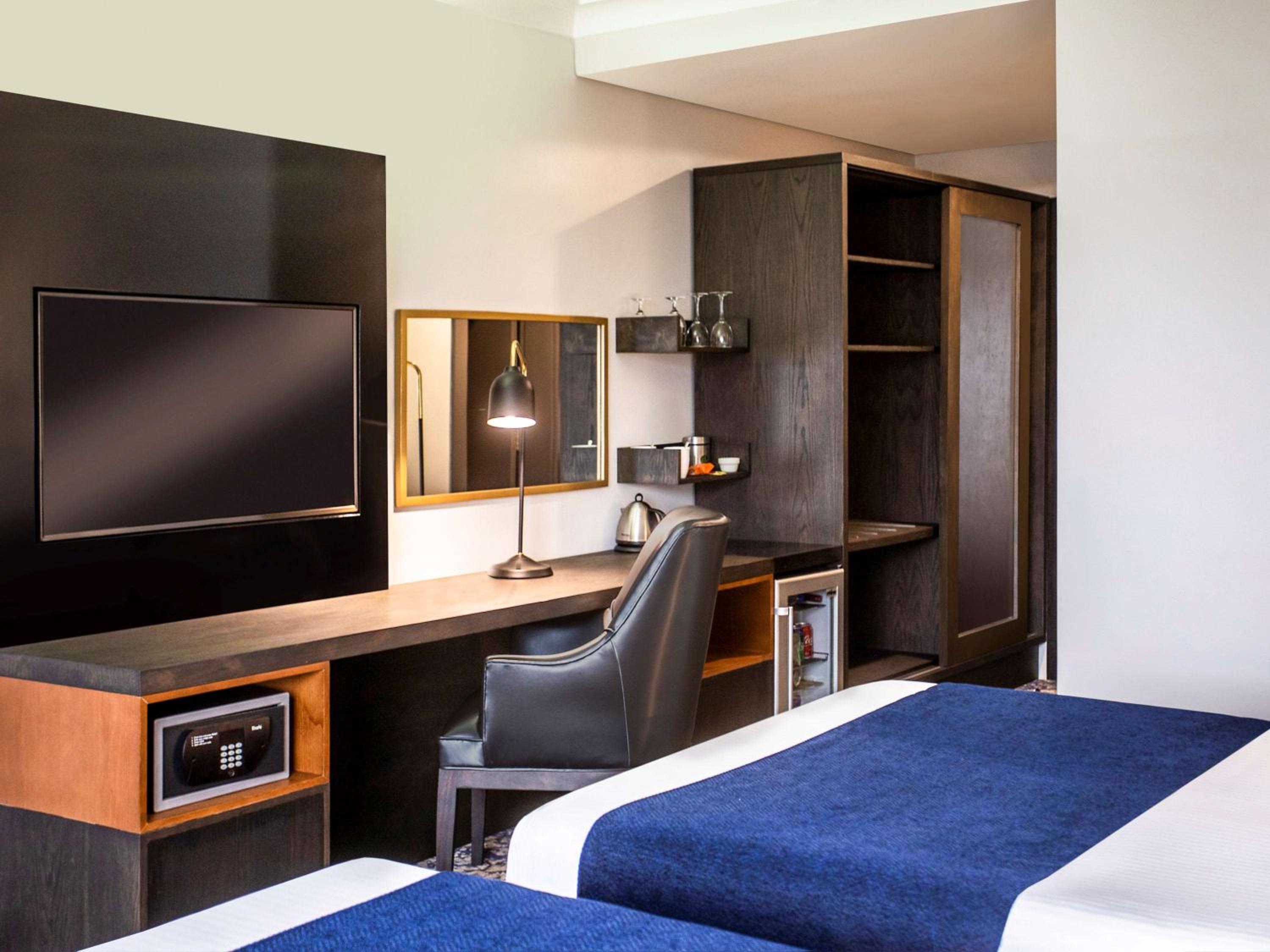 Deluxe Queen Room with 2 Queen Beds - Photo 3