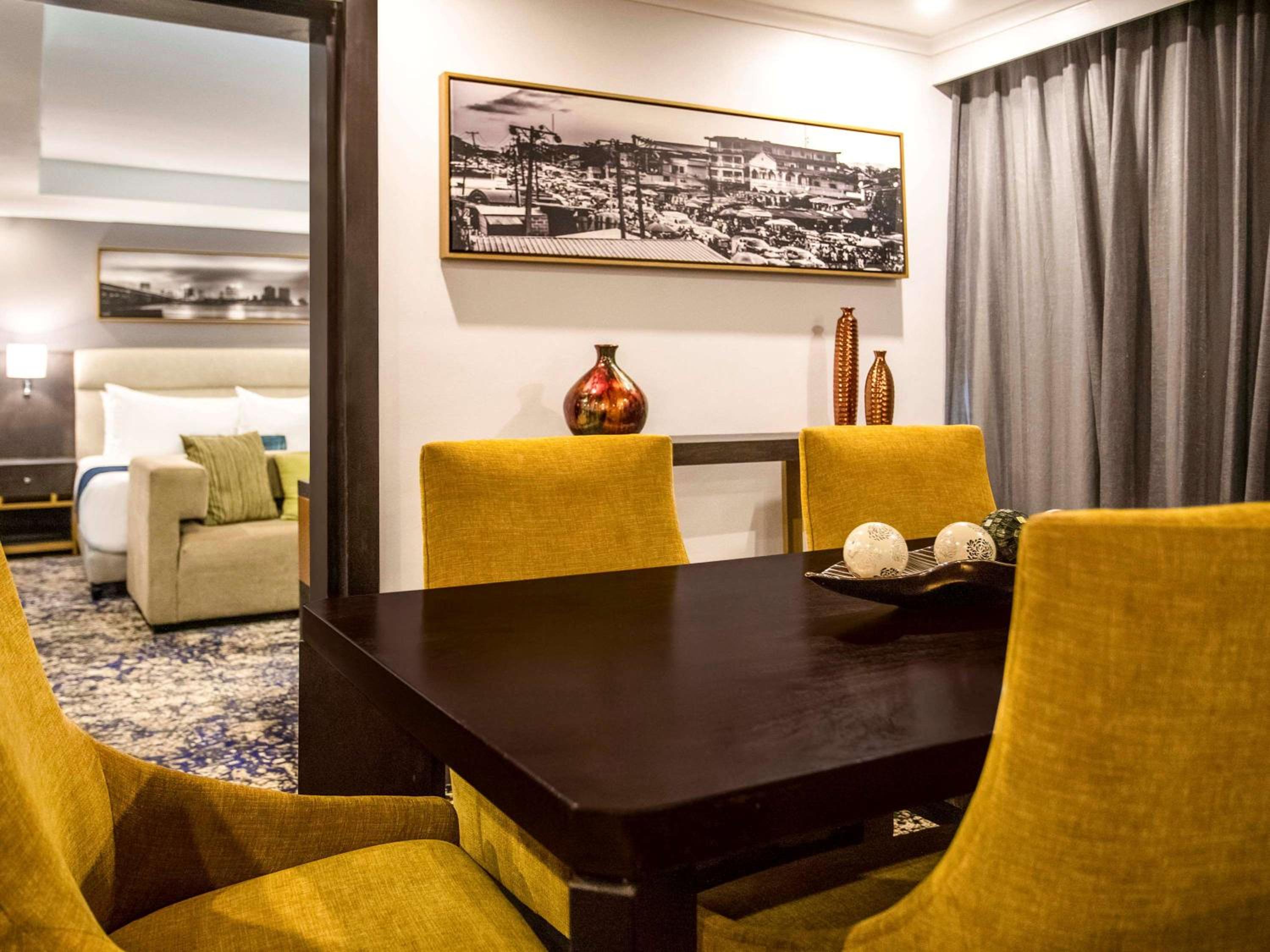 Executive Suite with One King Bed - Photo 3