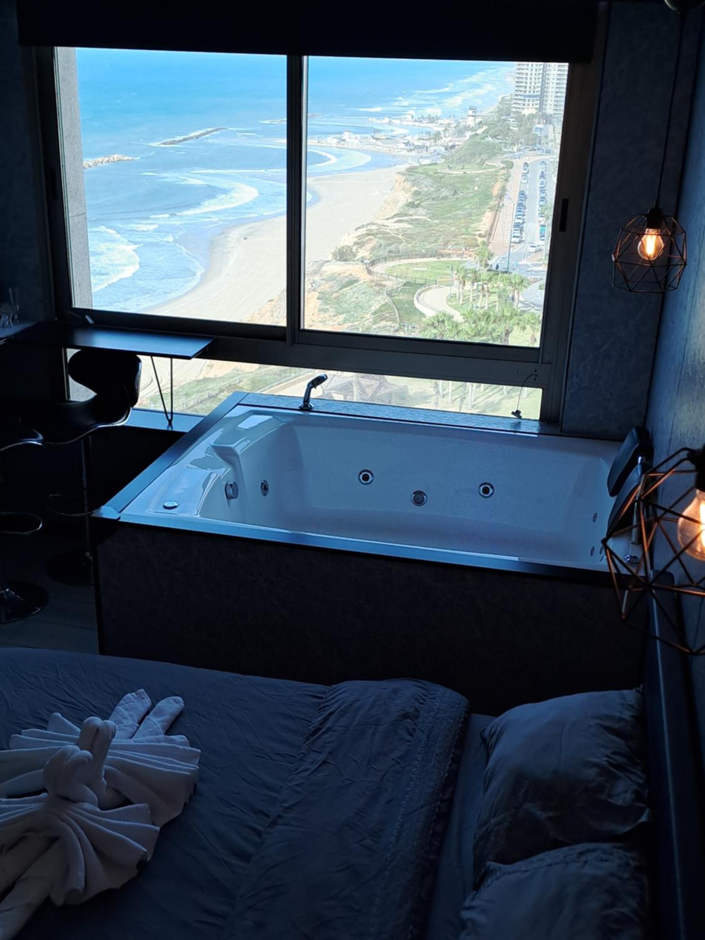 Apartment with Sea View - Photo 2