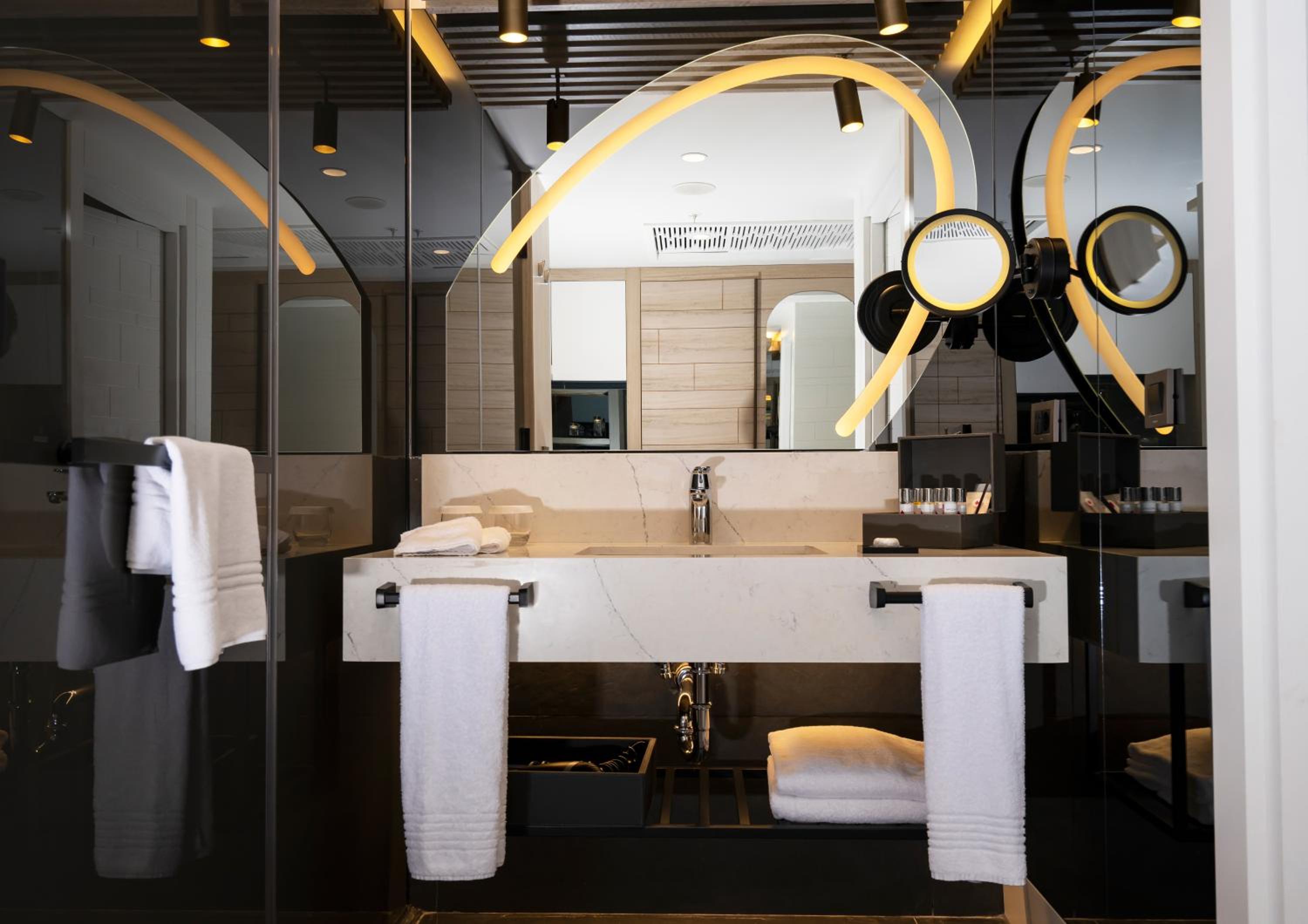 Deluxe Room Side Sea View & Pool View (2 Adult + 2 Children)