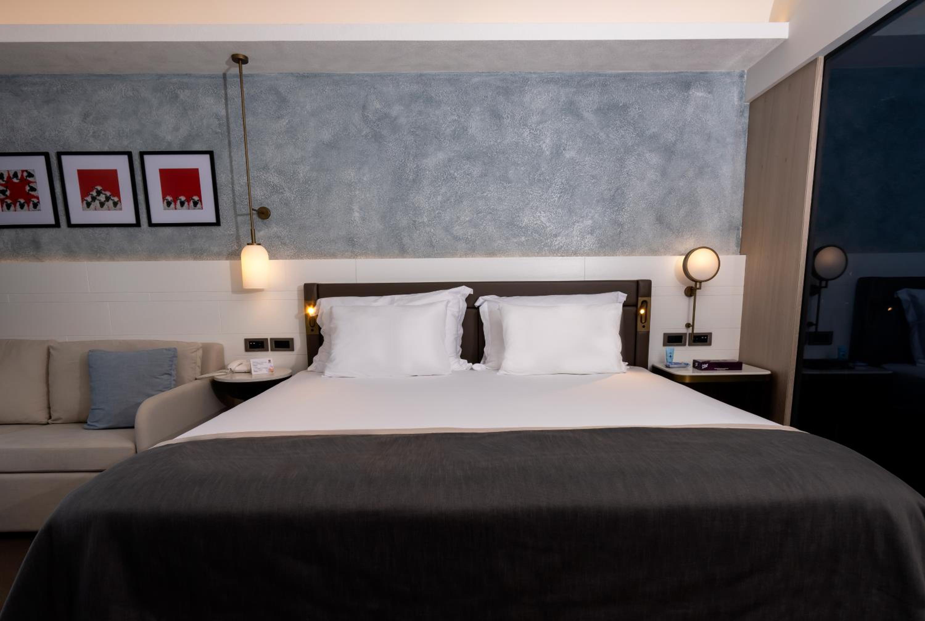 Deluxe Room Side Sea View & Pool View (2 Adult + 2 Children)