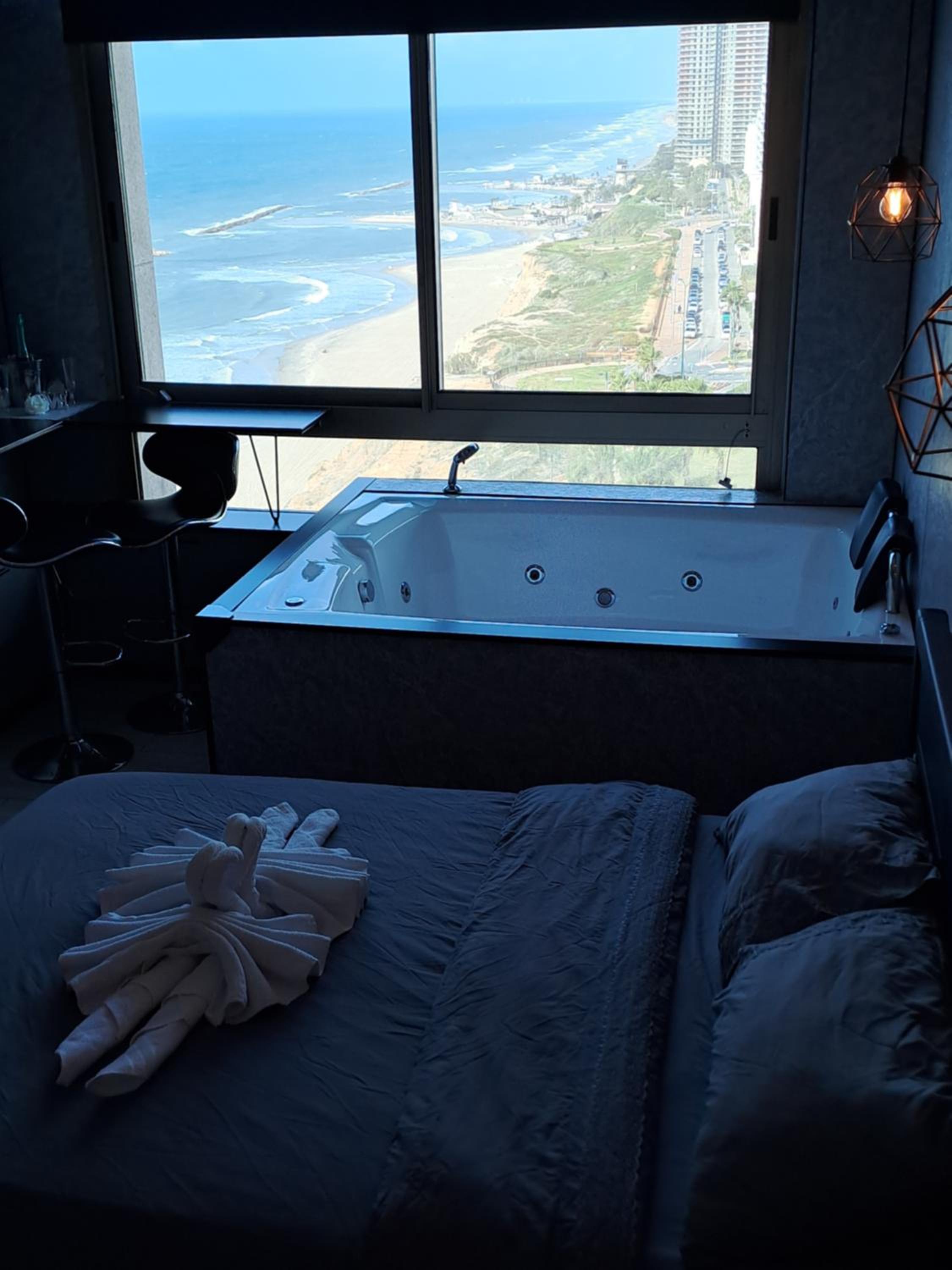 Apartment with Sea View - Photo 3