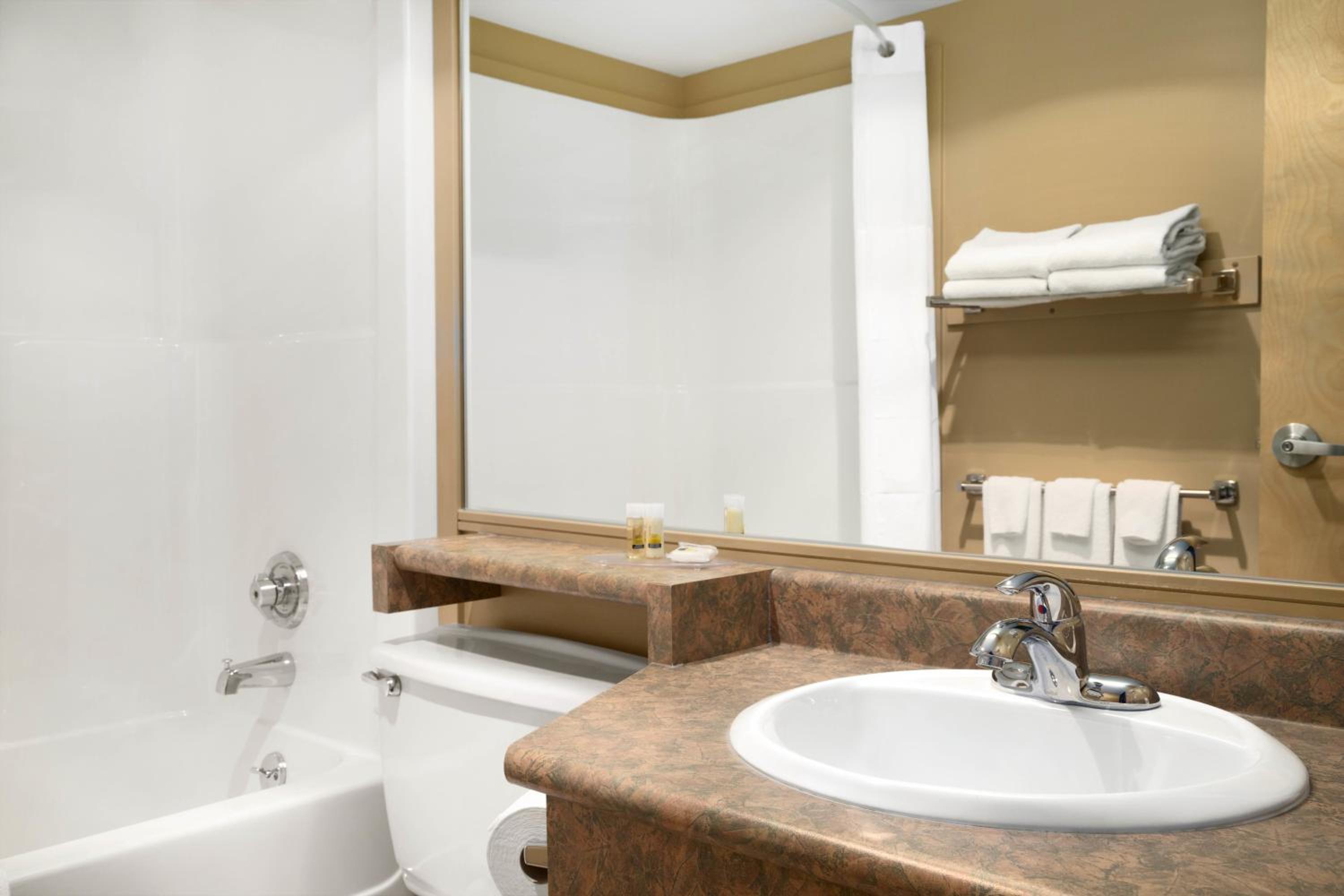 Queen Room - Disability Access/Non-Smoking photo 3