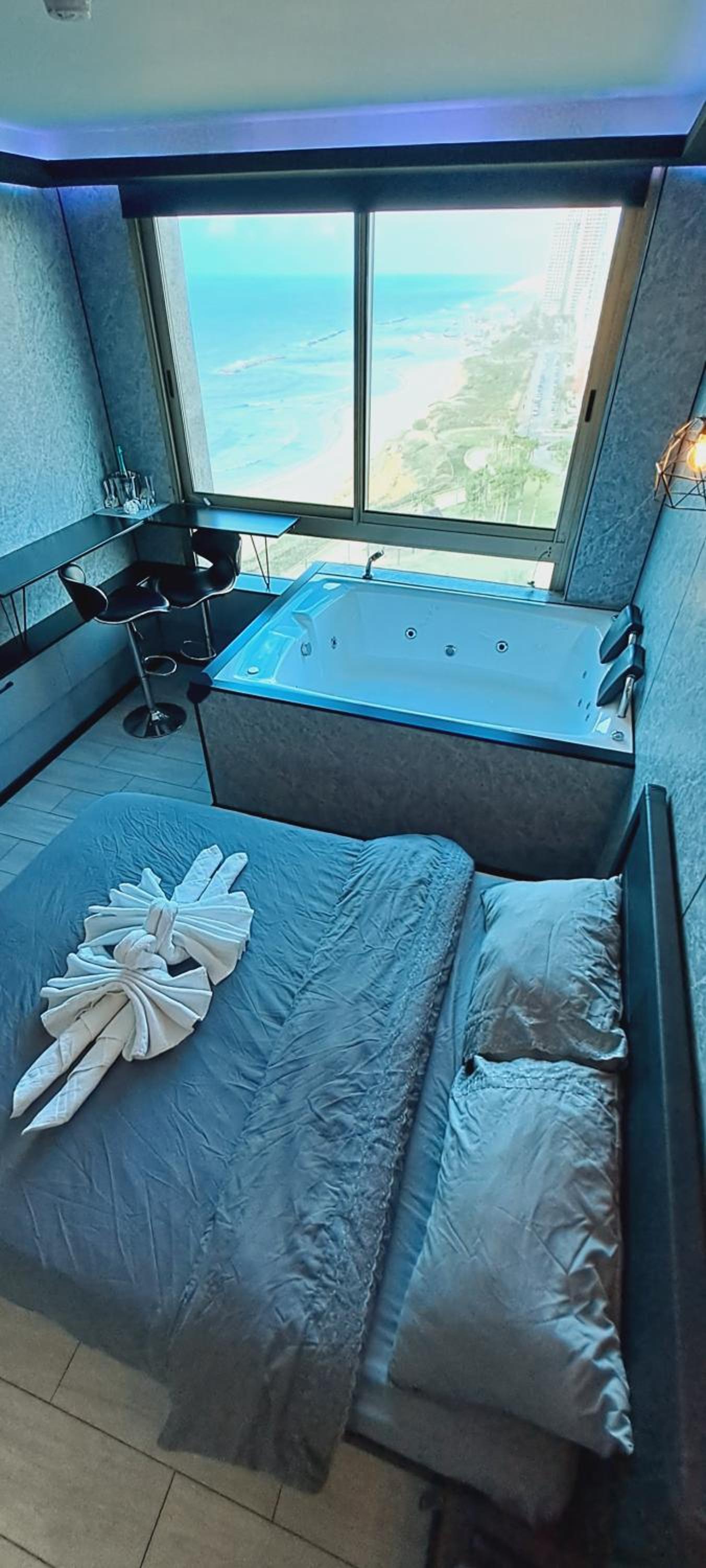 Apartment with Sea View - Photo 5