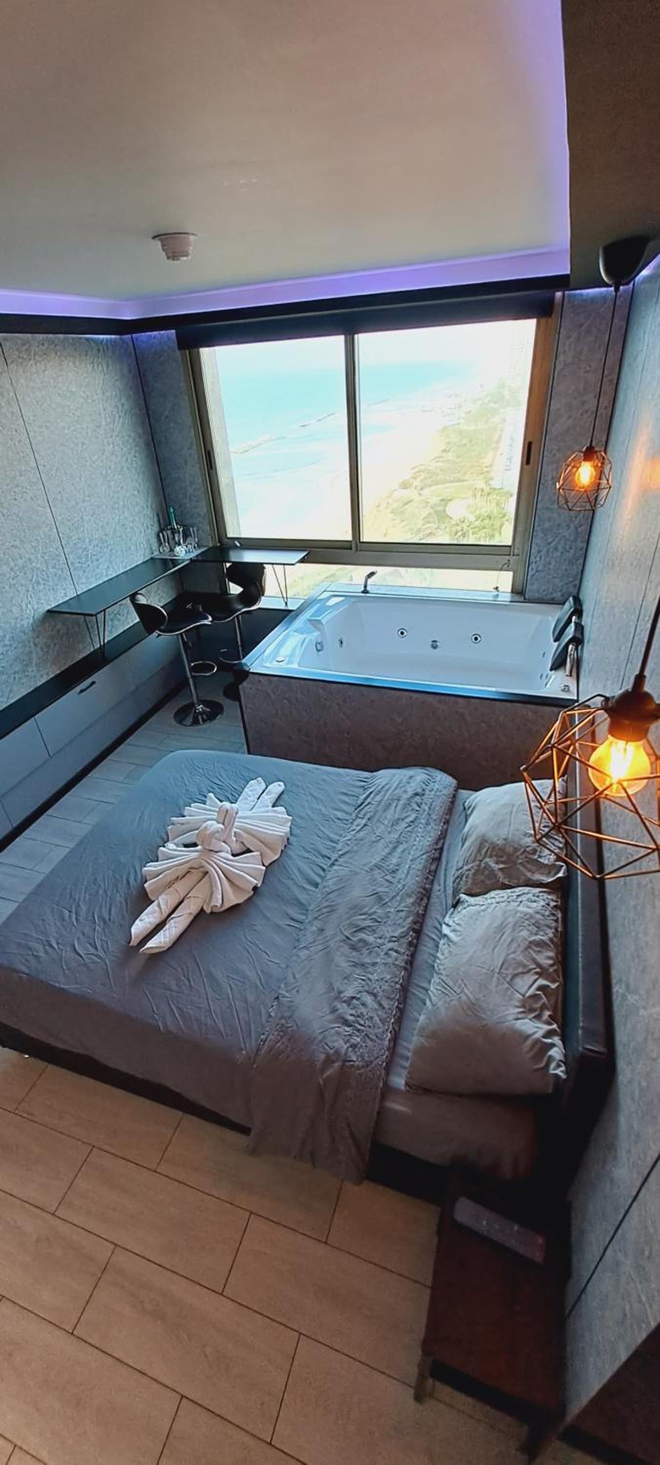 Apartment with Sea View - Photo 10