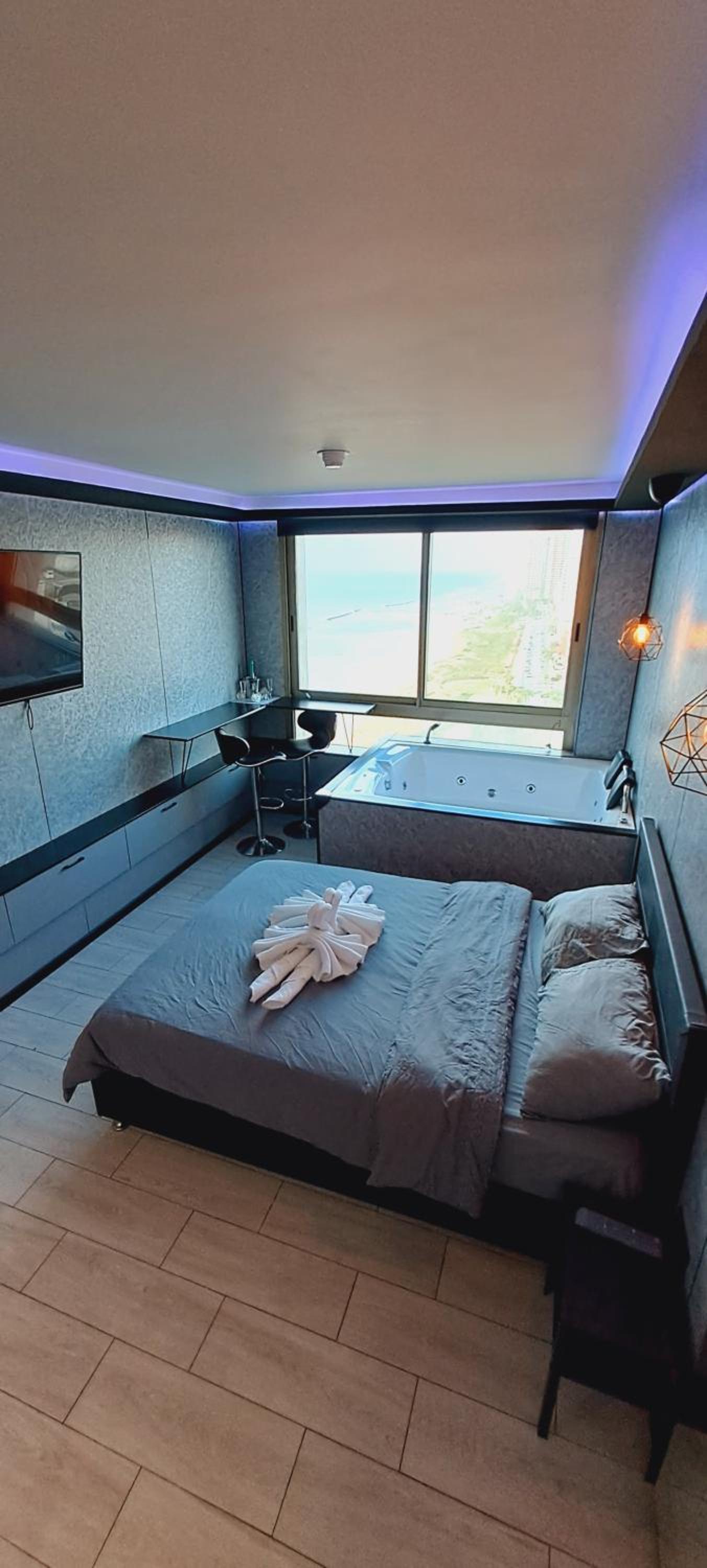 Apartment with Sea View - Photo 7