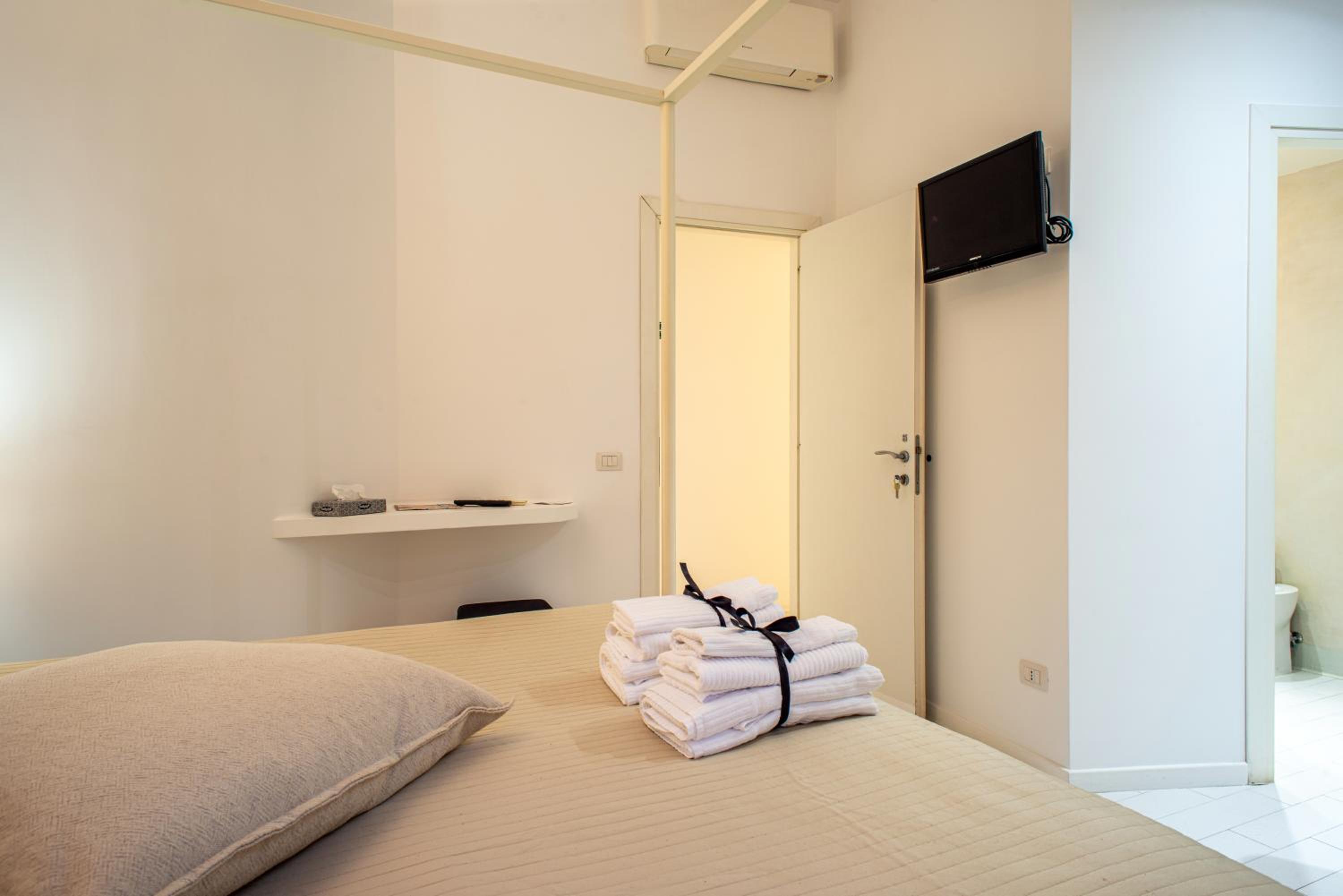 Large Double Room photo 3