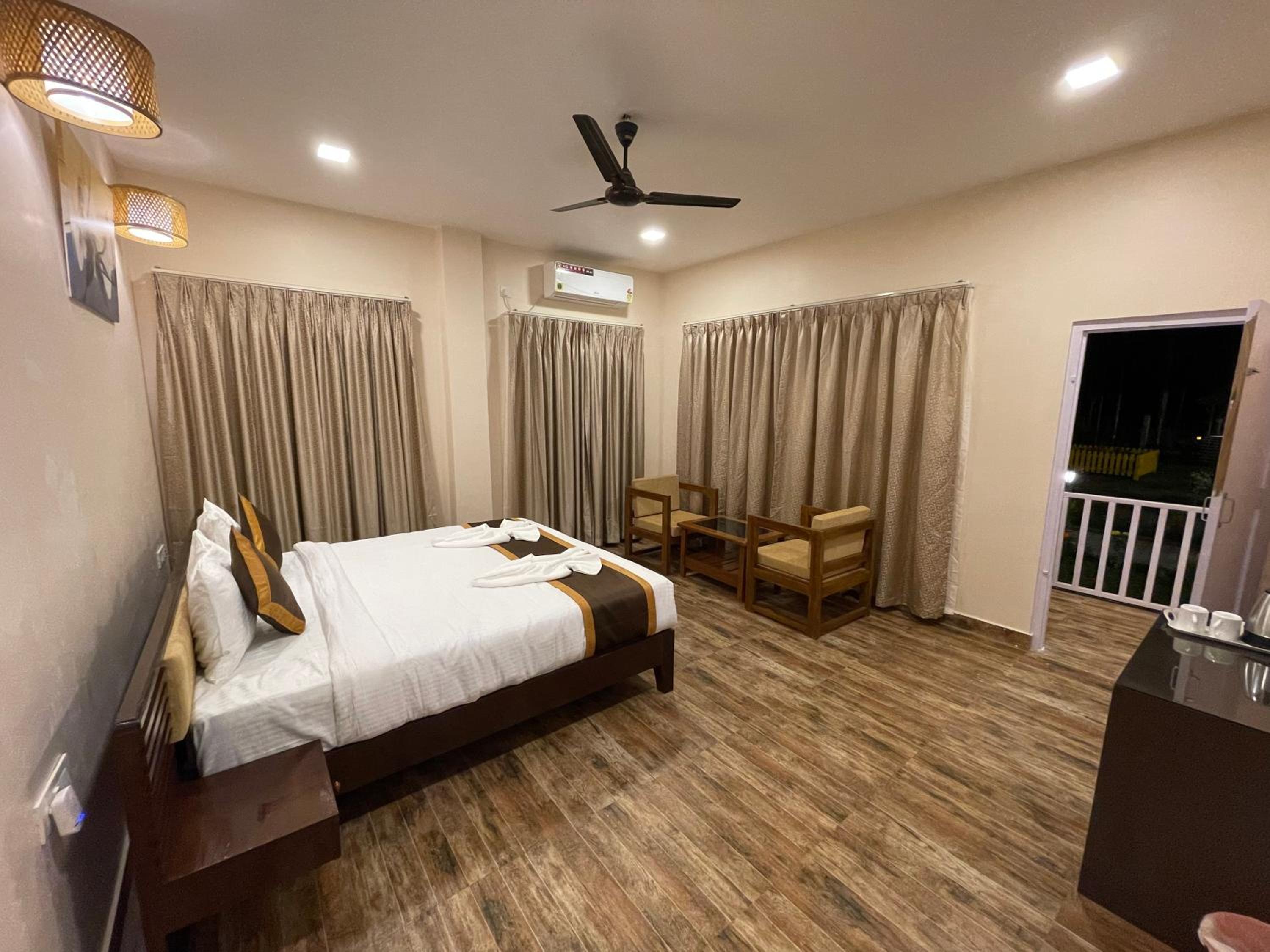 Double Room with Balcony - Photo 1
