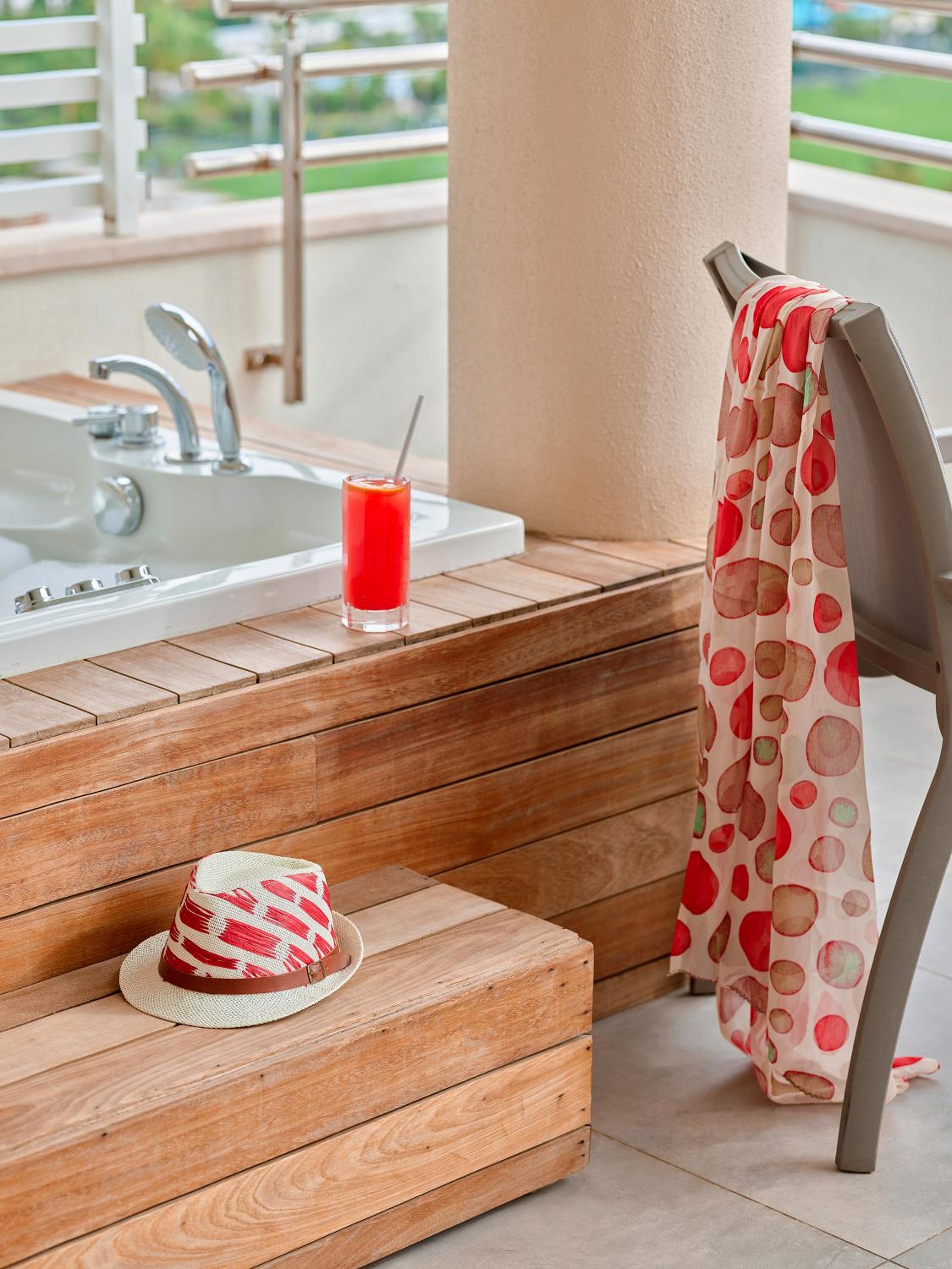 Corner Suite with Jacuzzi & Sea View (2 Adult + 2 Children)