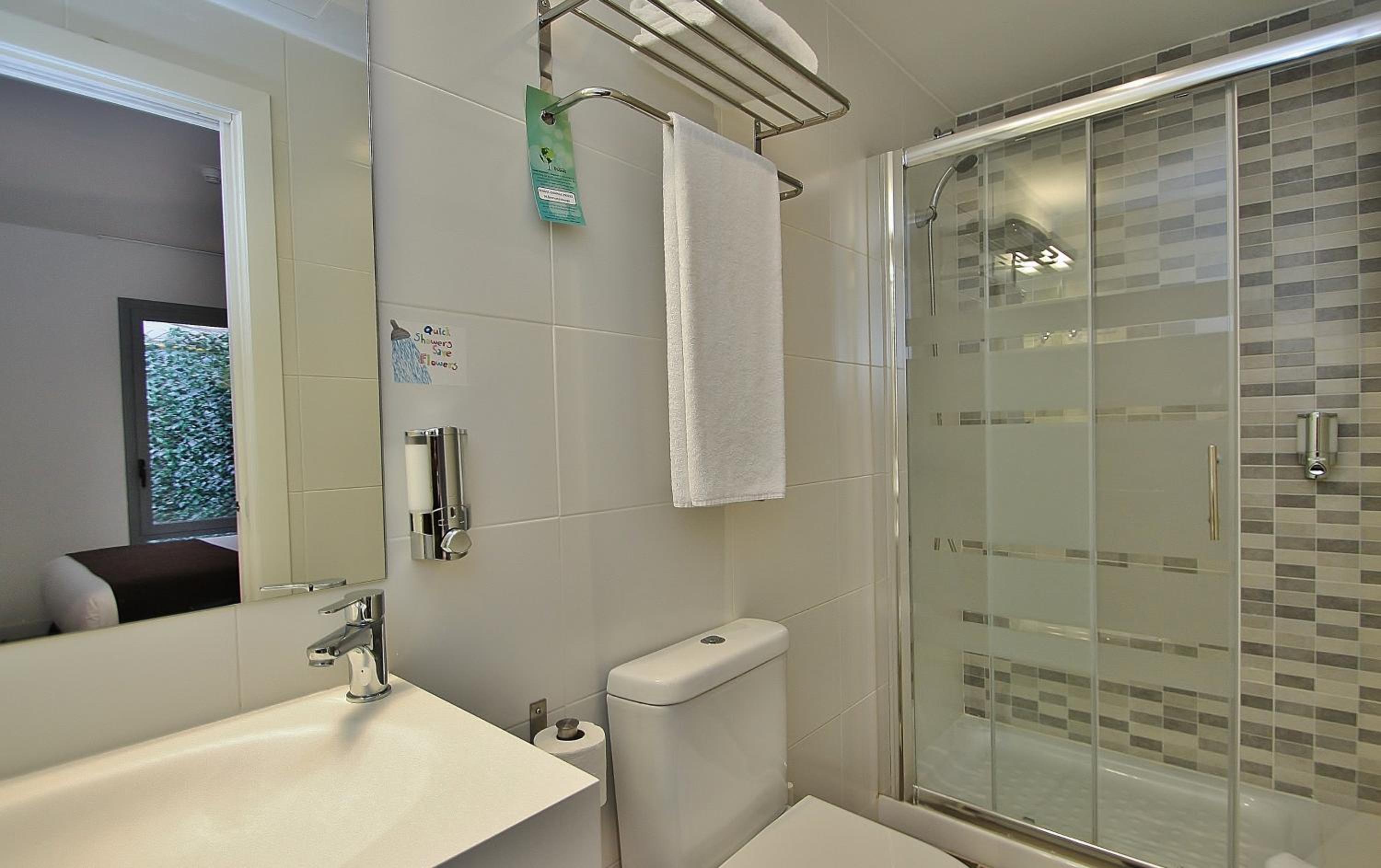 Deluxe Double or Twin Room photo 3