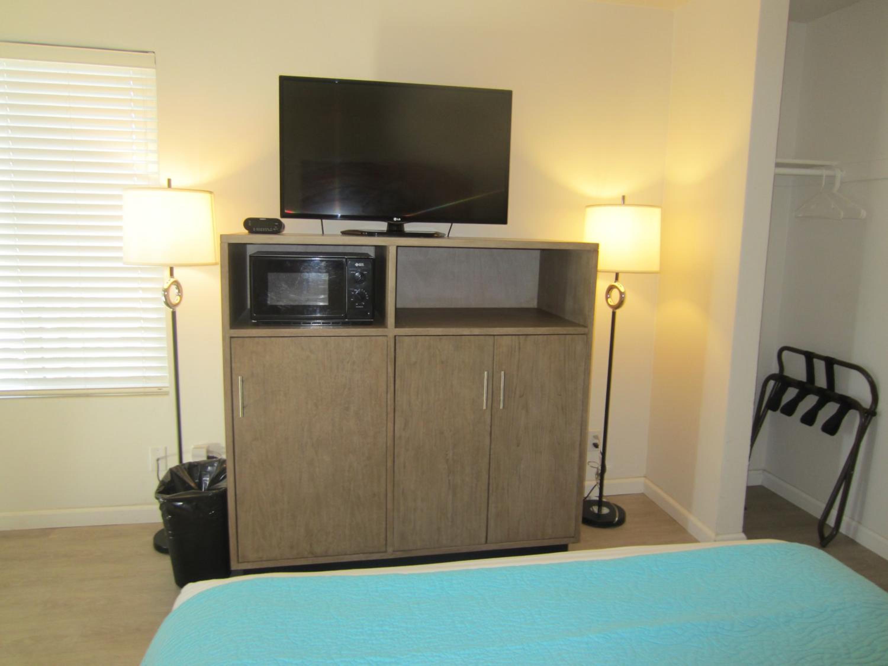 Queen Room with Two Queen Beds photo 3
