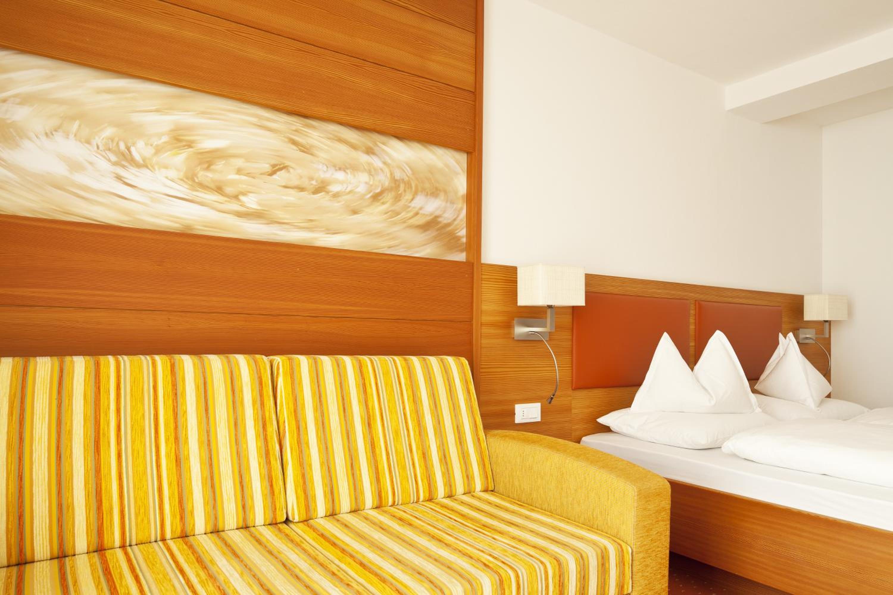 Superior Double Room with Balcony photo 2