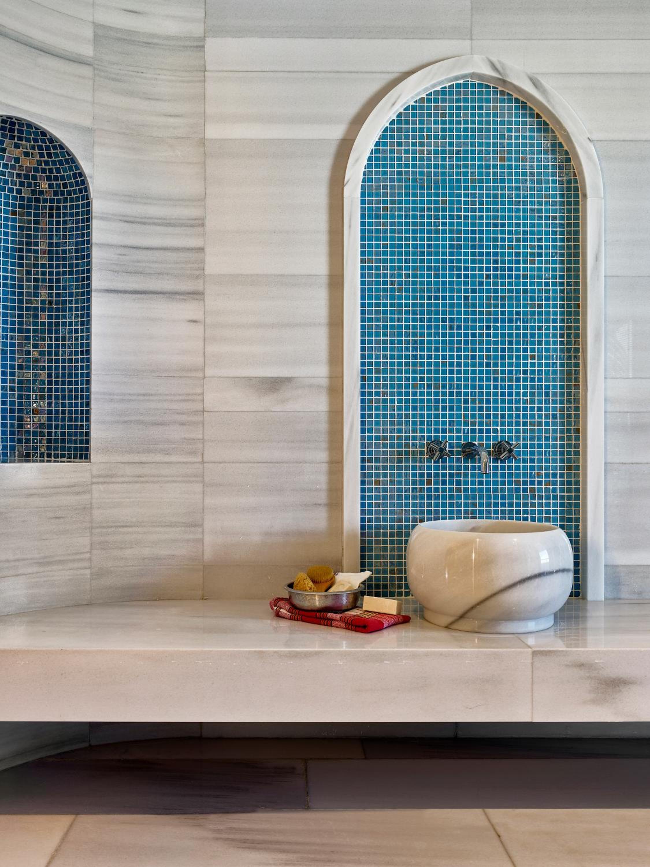 Penthouse Suite Turkish Bath & Jacuzzi thumbnail 6